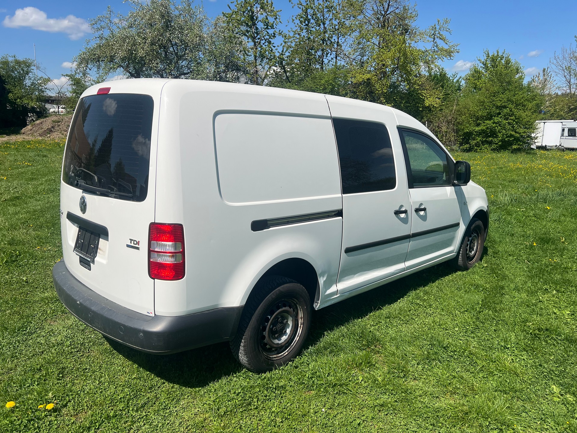 VW Caddy Maxi 1.6 TDI Blue Motion Technology-image-3
