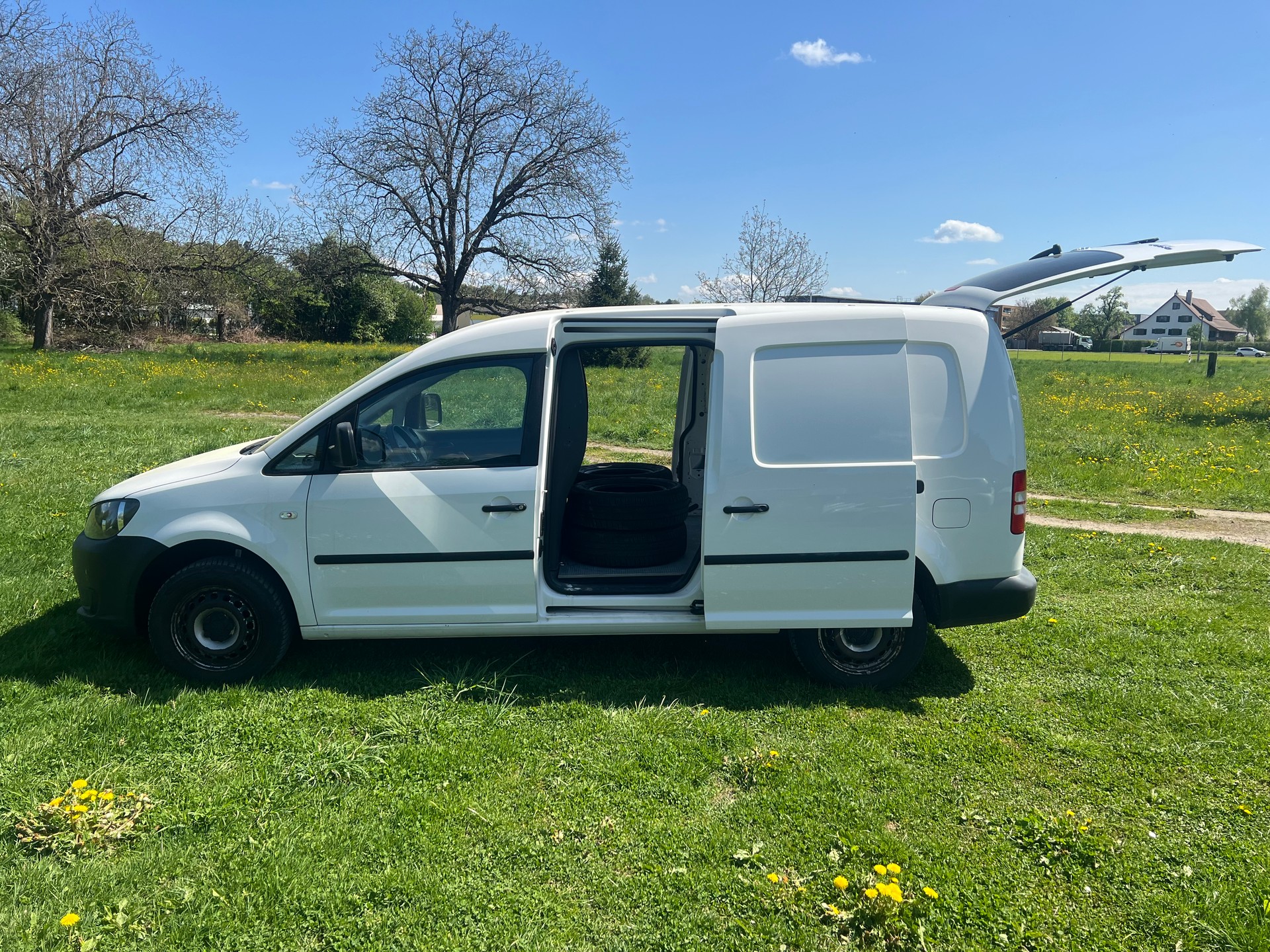 VW Caddy Maxi 1.6 TDI Blue Motion Technology-image-7