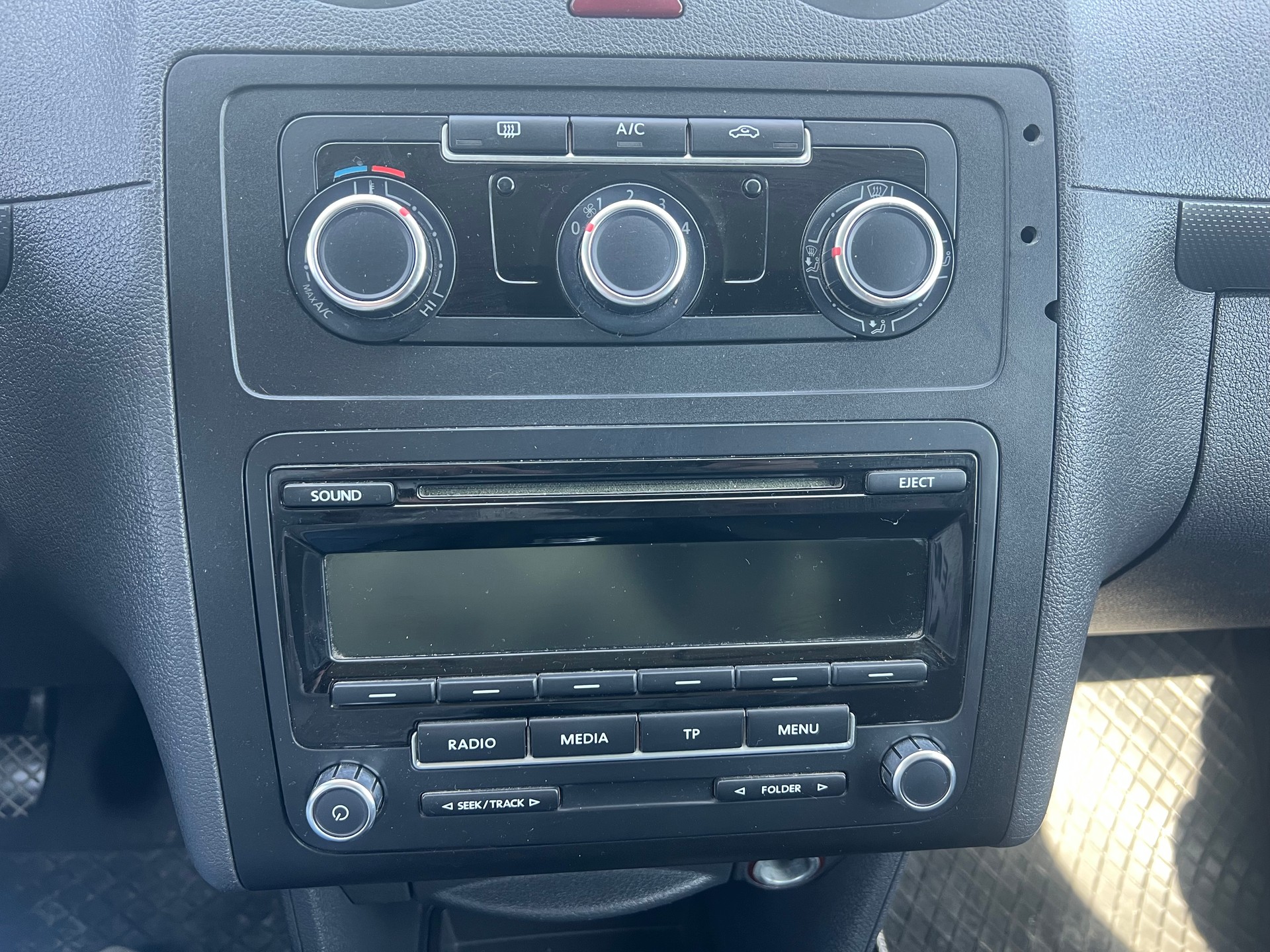 VW Caddy Maxi 1.6 TDI Blue Motion Technology-image-9