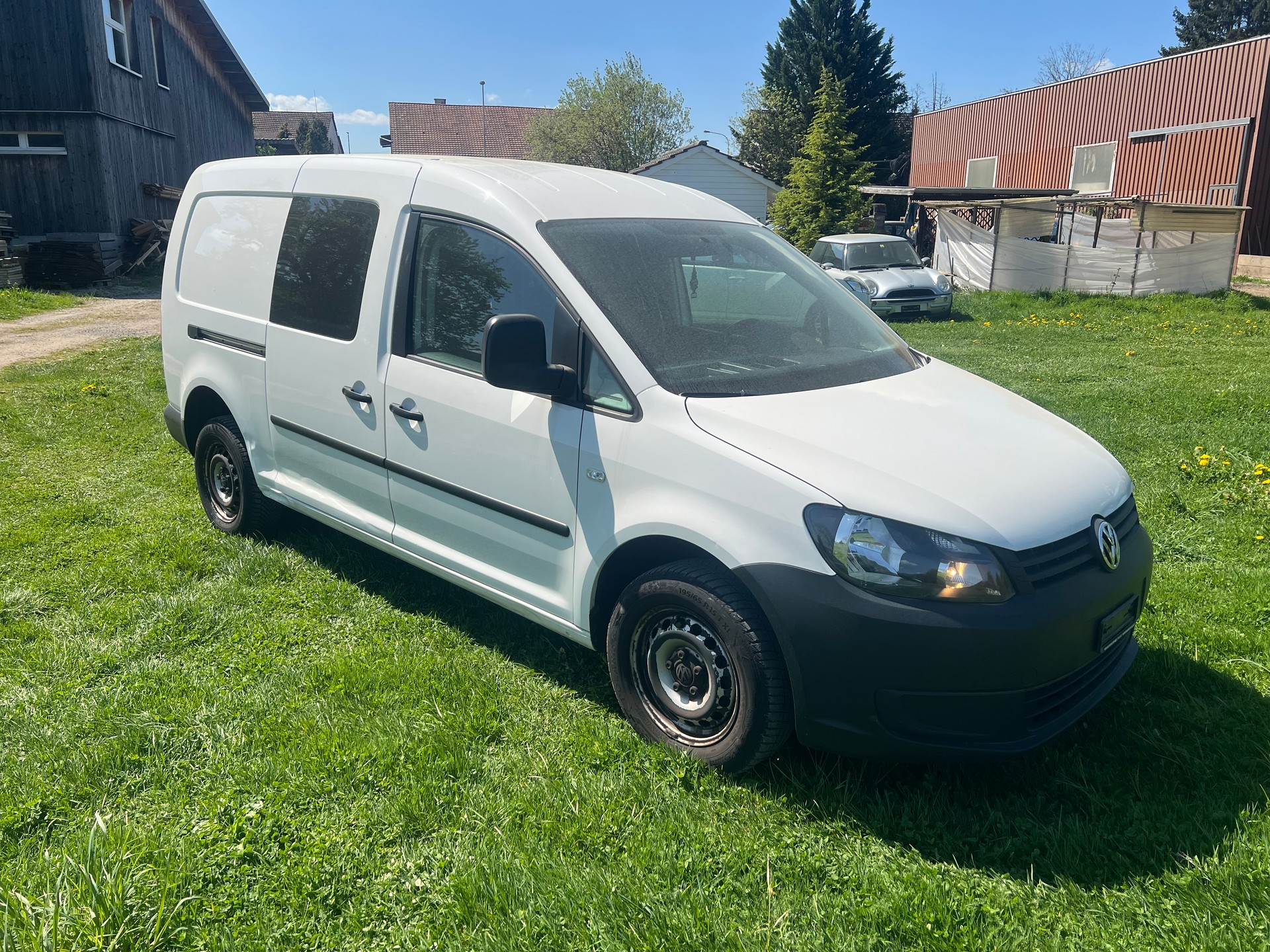 VW Caddy Maxi 1.6 TDI Blue Motion Technology-image-2