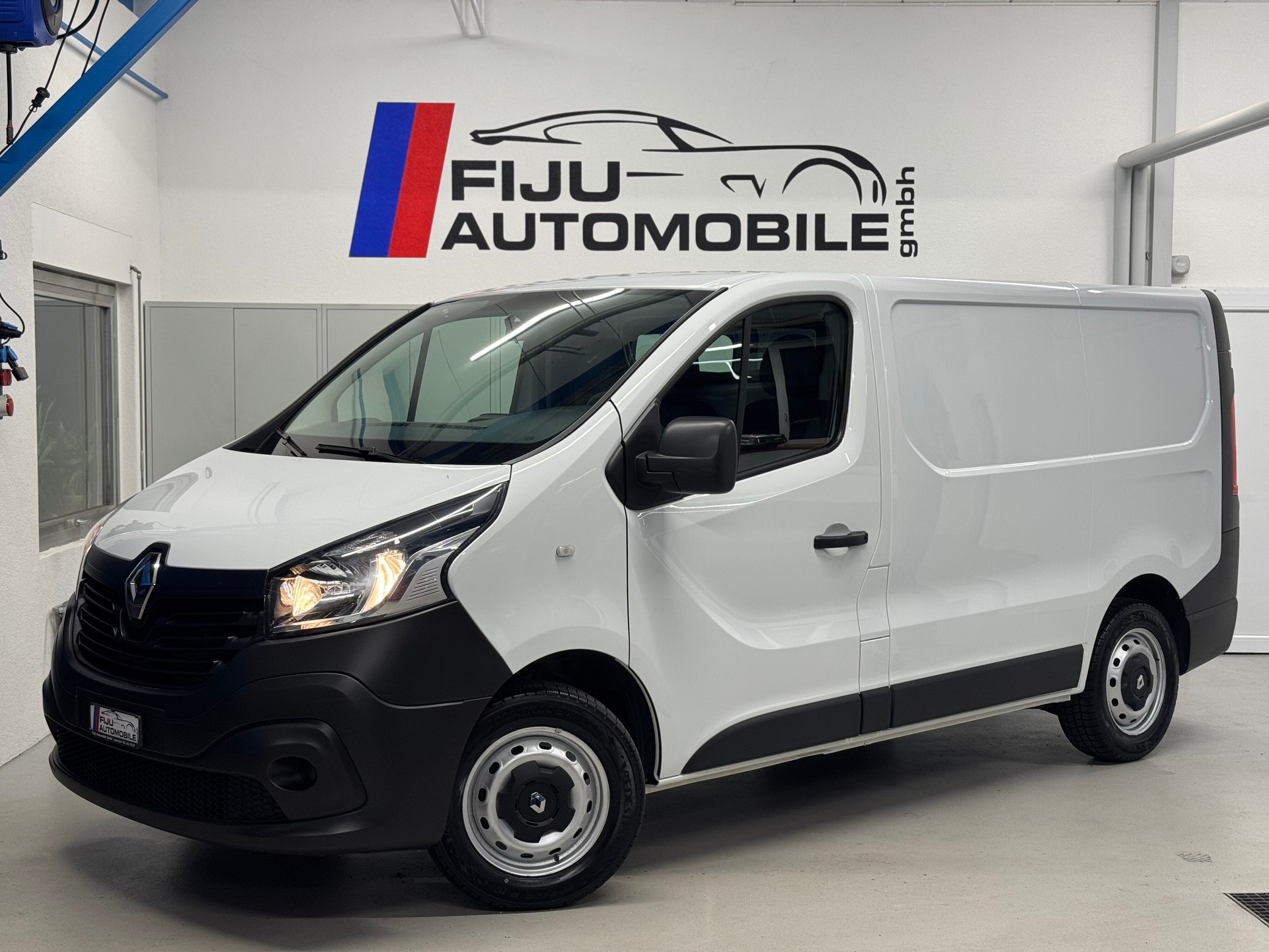 RENAULT Trafic 1.6 dCi 95 2.7t Access L1H1-image-0