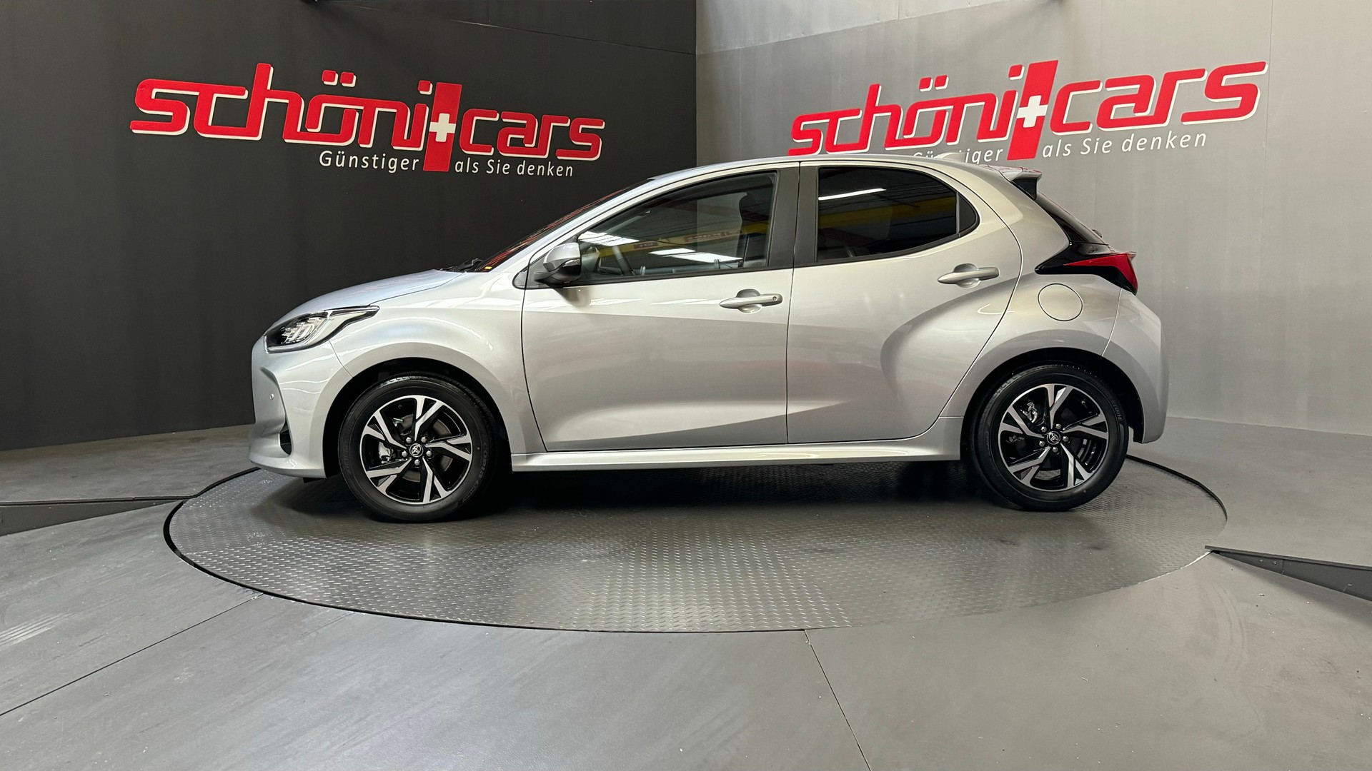 TOYOTA Yaris 1.5 Trend e-CVT-showroom-element-2