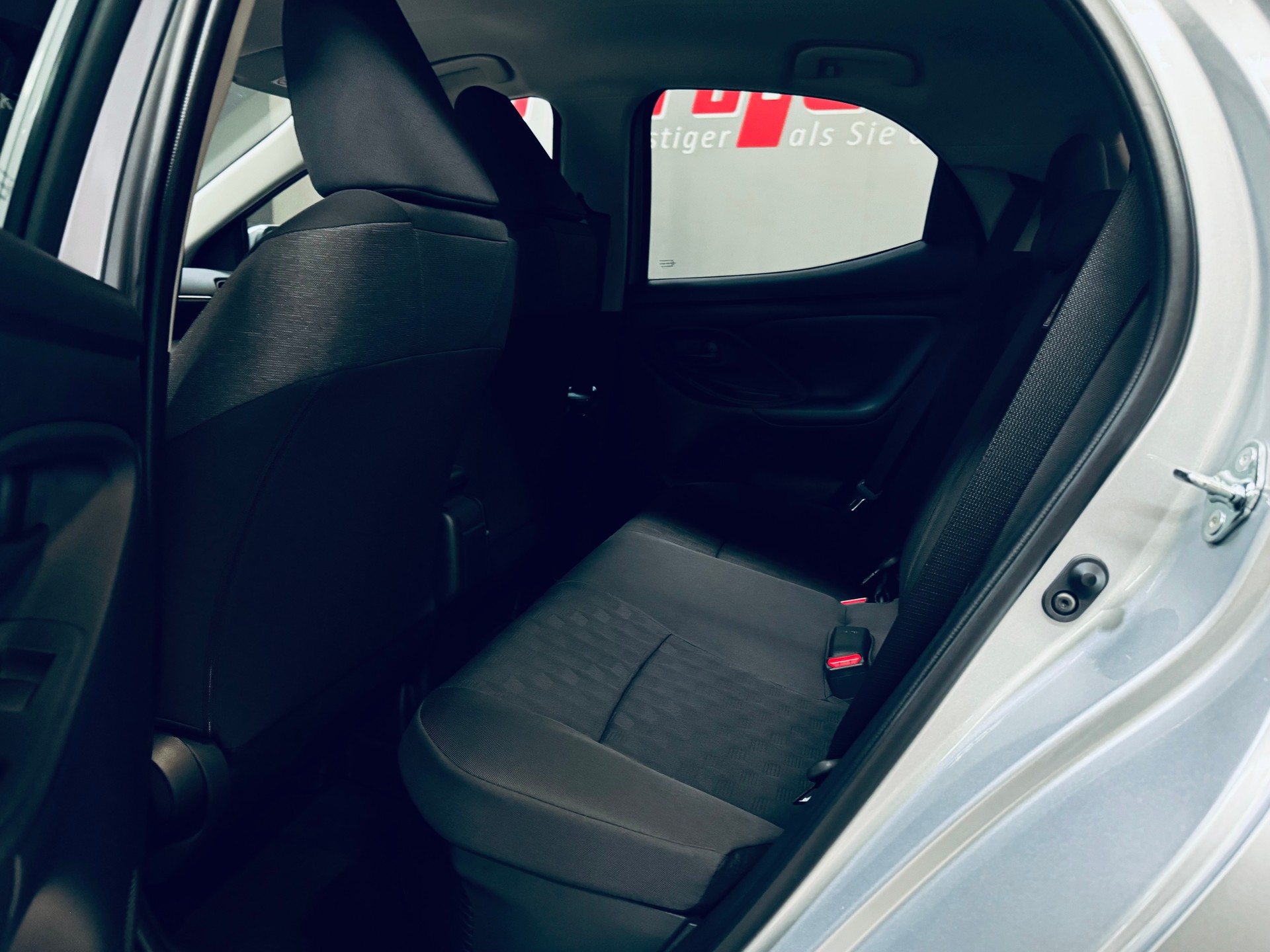 TOYOTA Yaris 1.5 Trend e-CVT-image-12