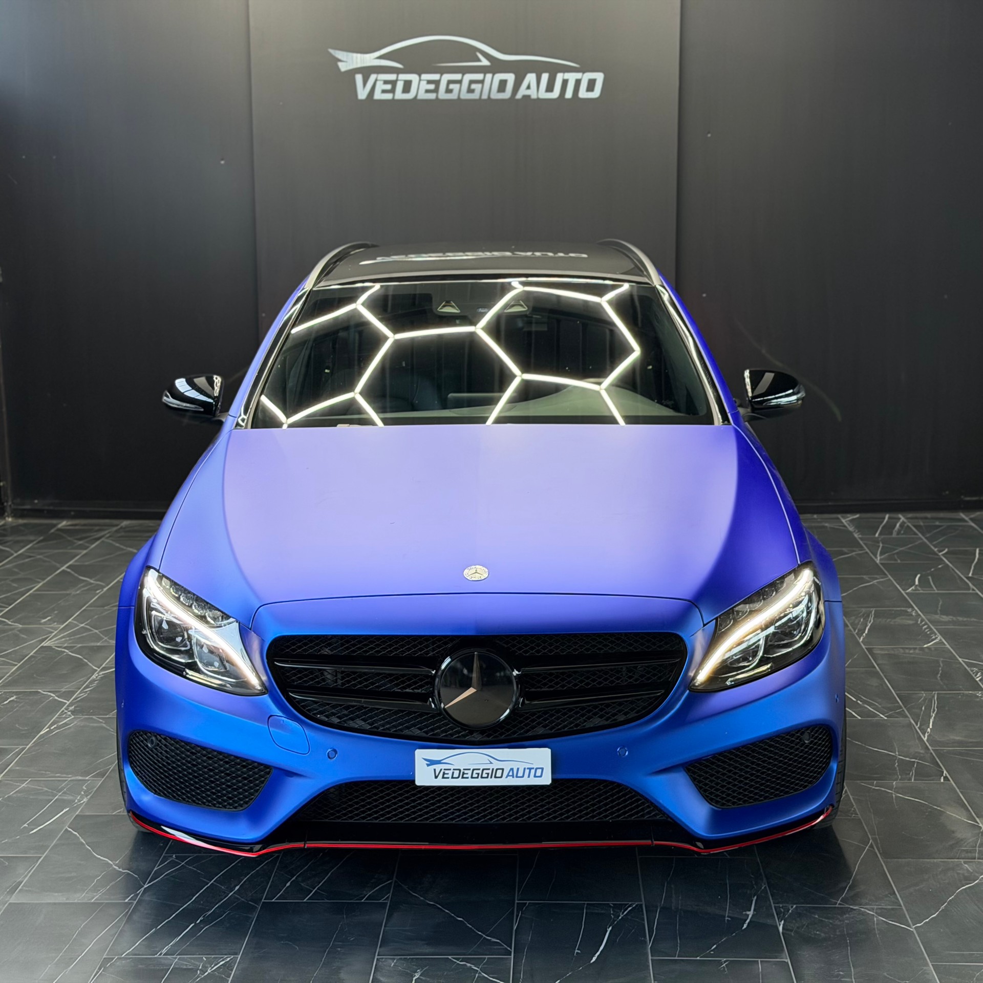 MERCEDES-BENZ C 300 BlueTEC Hybrid AMG Line 7G-Tronic-image-2