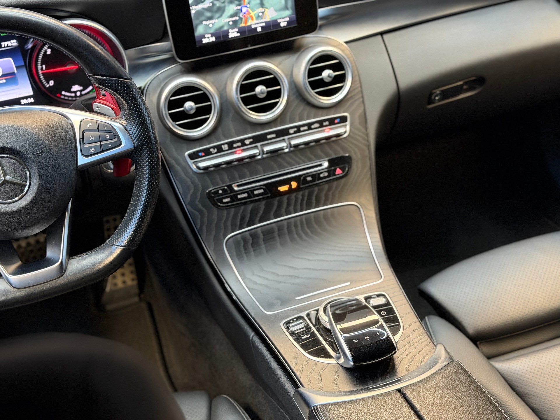 MERCEDES-BENZ C 300 BlueTEC Hybrid AMG Line 7G-Tronic-image-11