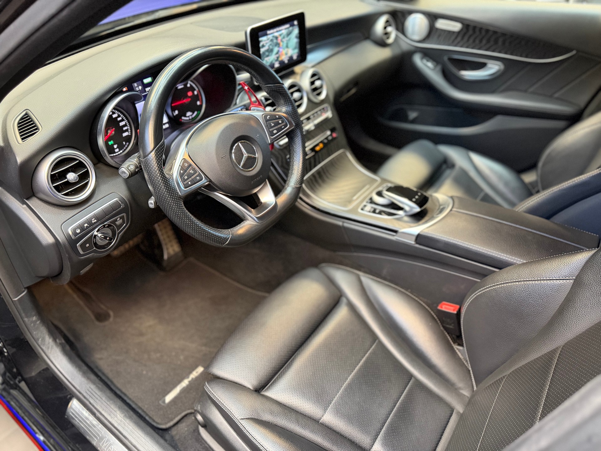 MERCEDES-BENZ C 300 BlueTEC Hybrid AMG Line 7G-Tronic-image-6