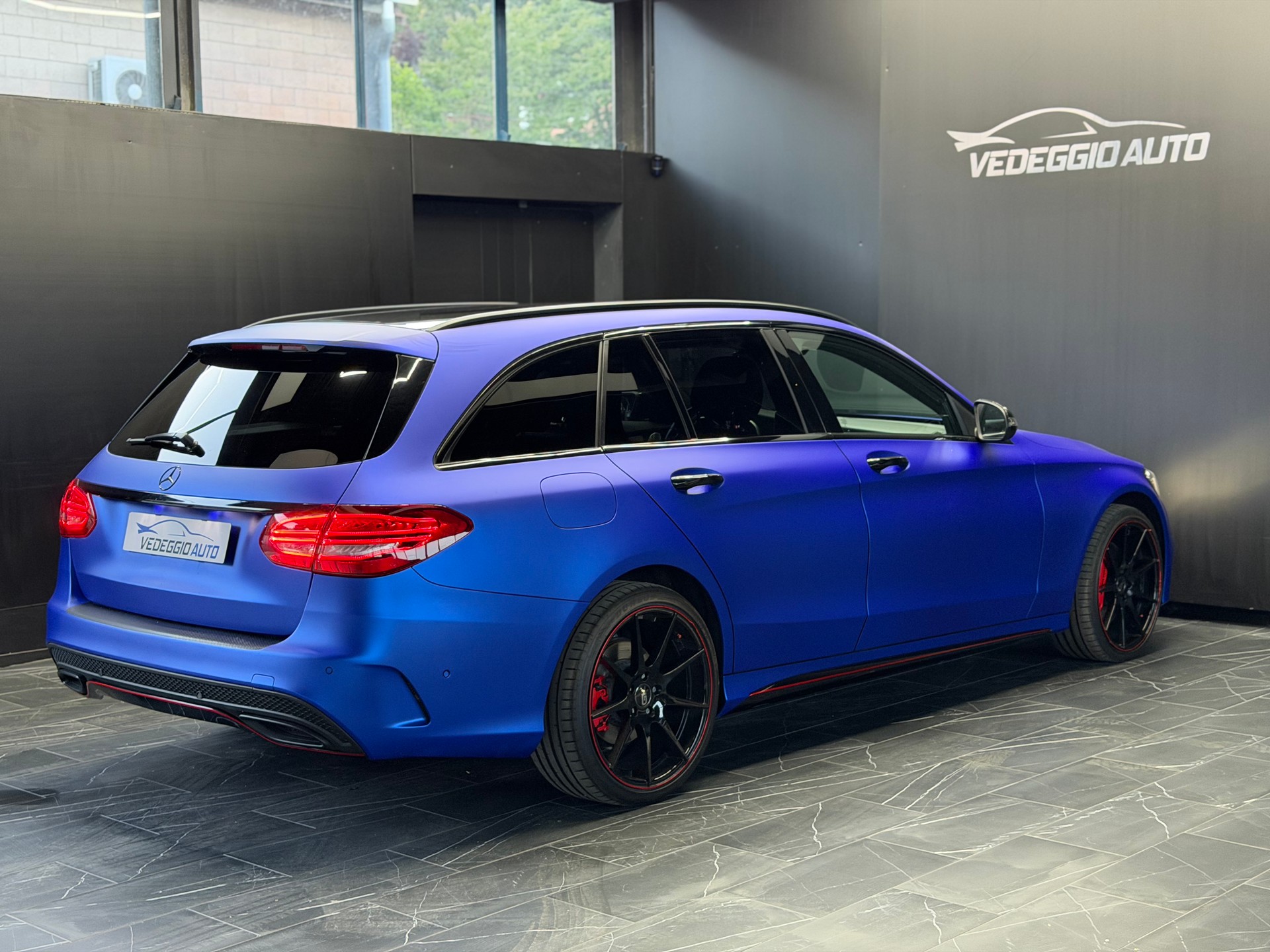 MERCEDES-BENZ C 300 BlueTEC Hybrid AMG Line 7G-Tronic-image-4