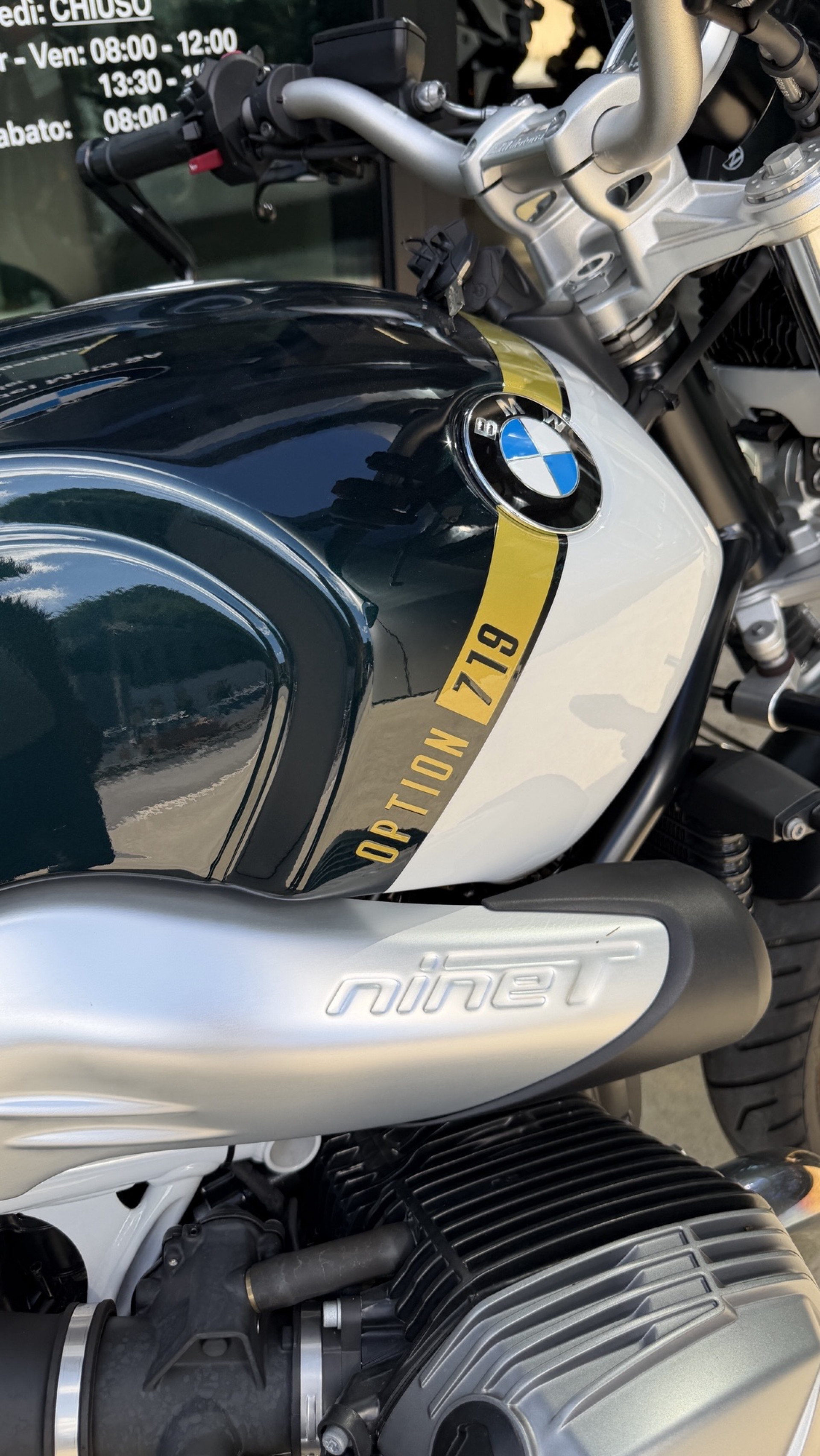 BMW R nineT Scrambler-showroom-element-1