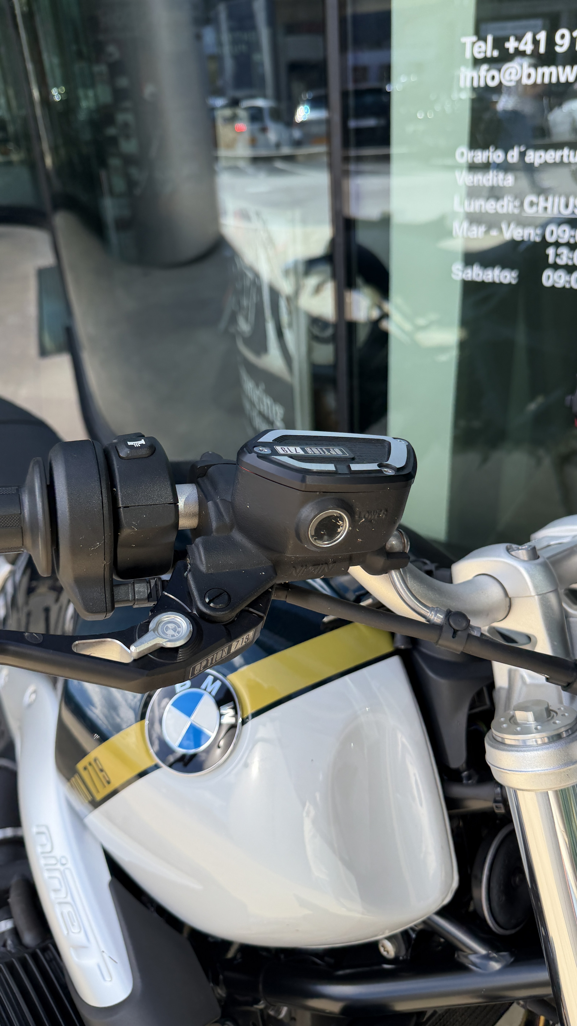BMW R nineT Scrambler-showroom-element-2