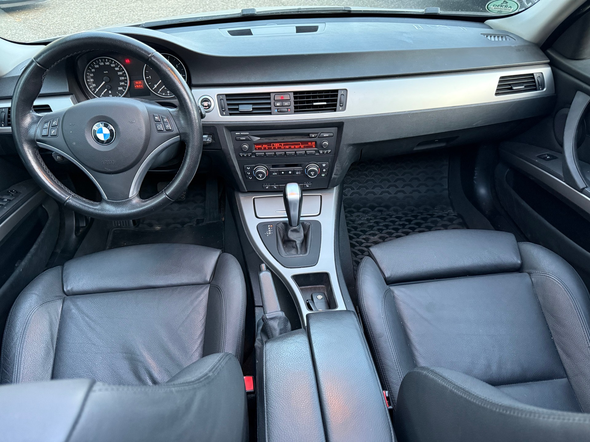 BMW 320i Touring Access Steptronic-image-7