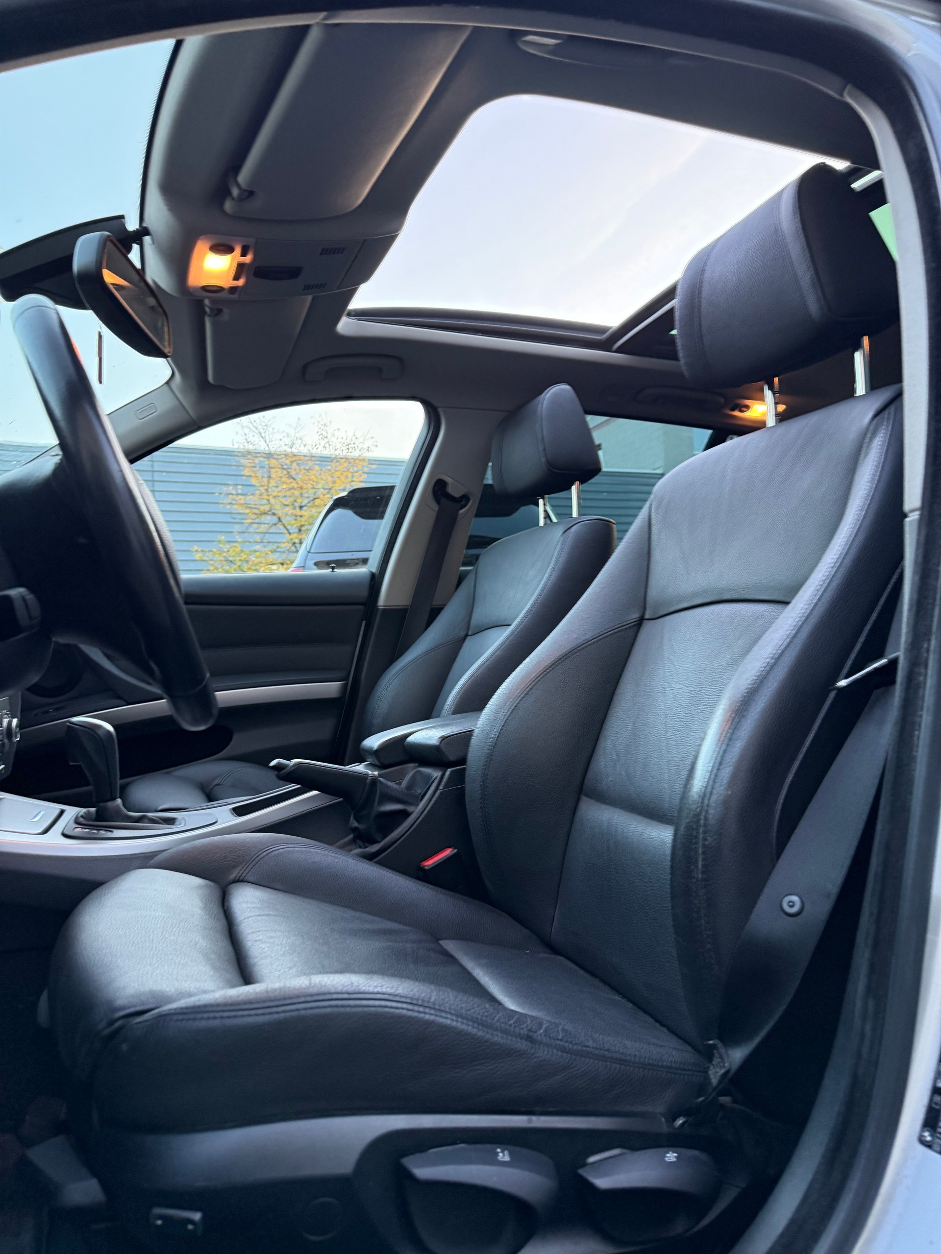 BMW 320i Touring Access Steptronic-image-5
