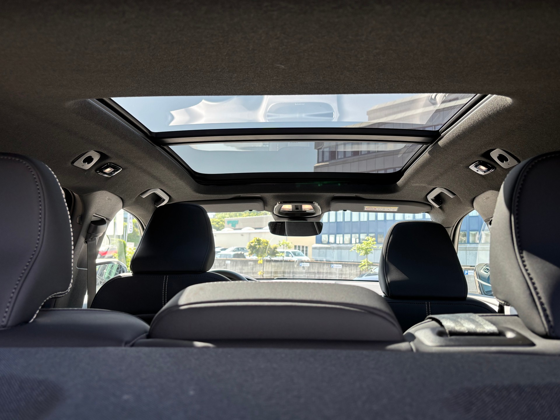 VOLVO EX40 Twin XCENTRIC Edition AWD-image-13
