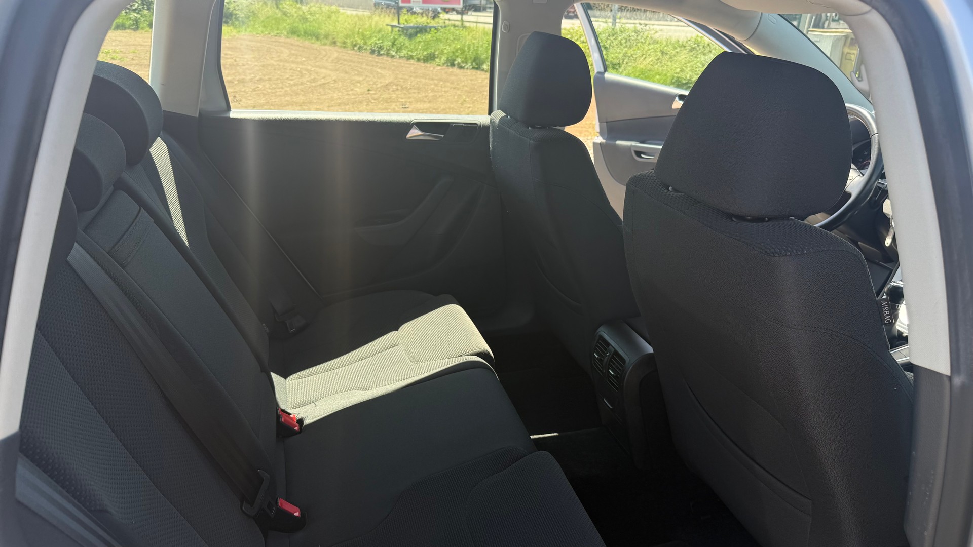 VW Passat Variant 1.8 TSI Value-image-14