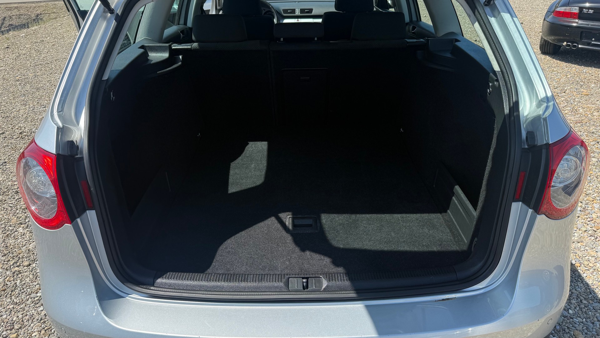 VW Passat Variant 1.8 TSI Value-image-24