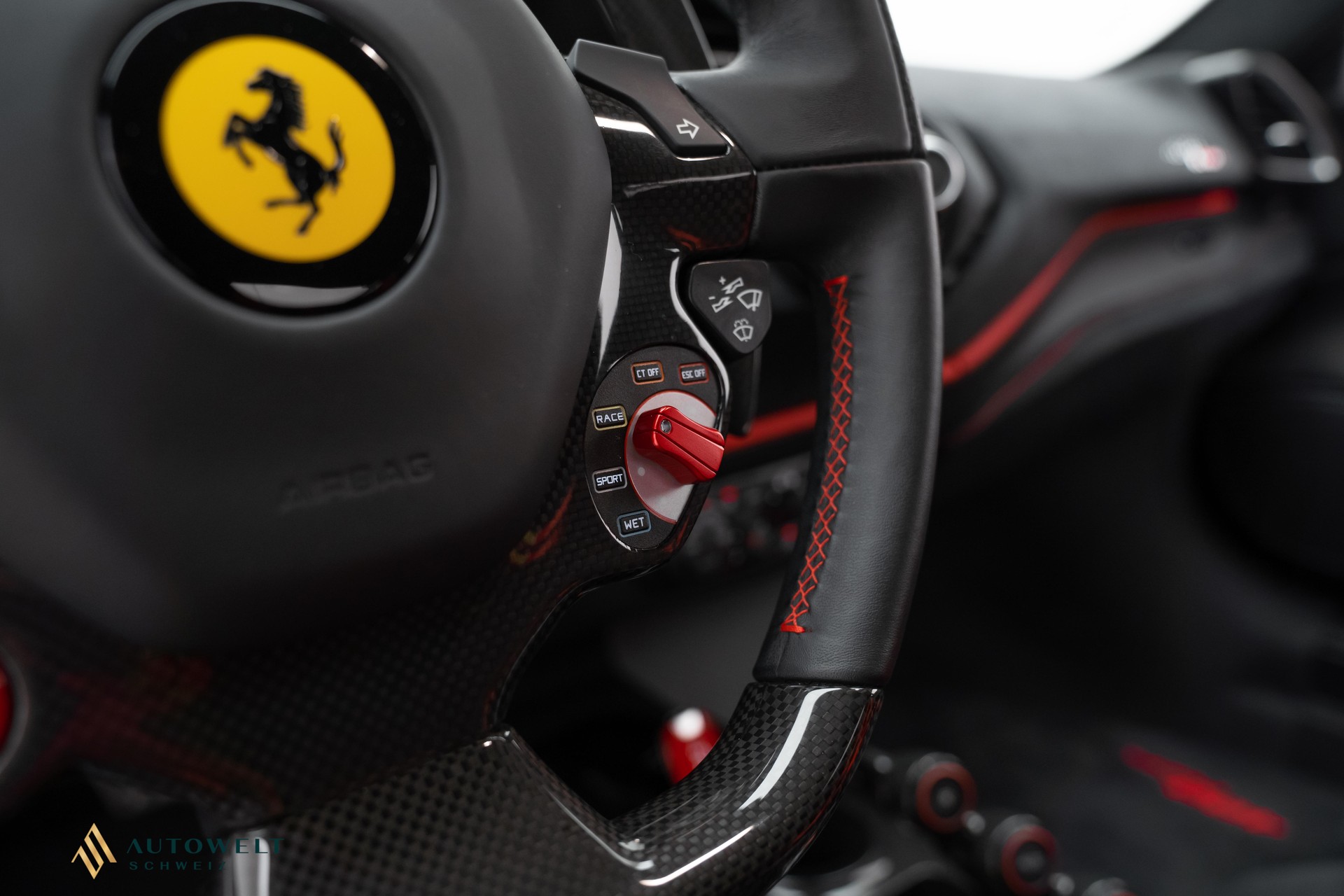 FERRARI 488 Pista 3.9 V8-showroom-element-2