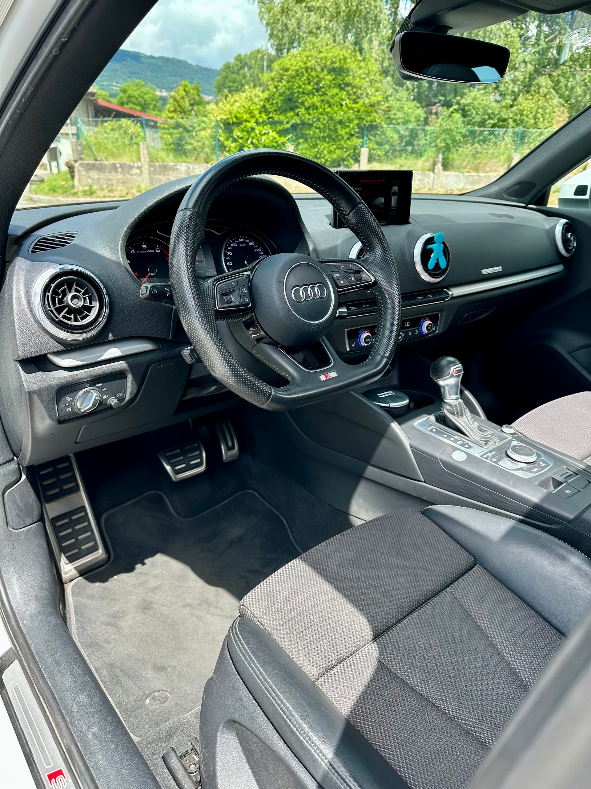 AUDI A3 Sportback 2.0 TFSI quattro S-tronic S-line-image-8