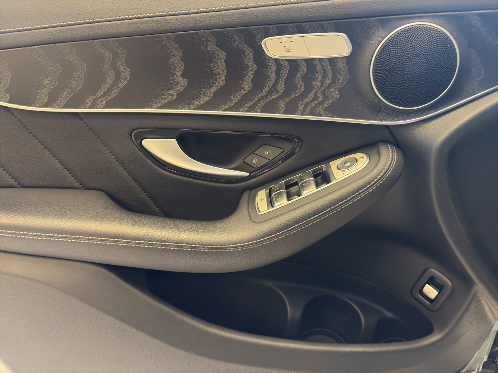 MERCEDES-BENZ GLC 200 AMG Line 4Matic-image-8