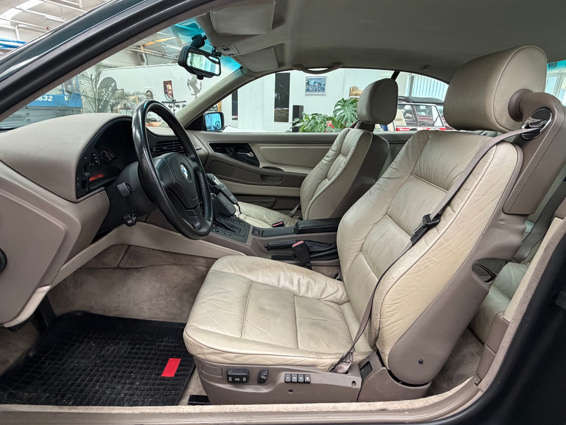BMW 850CI-image-6