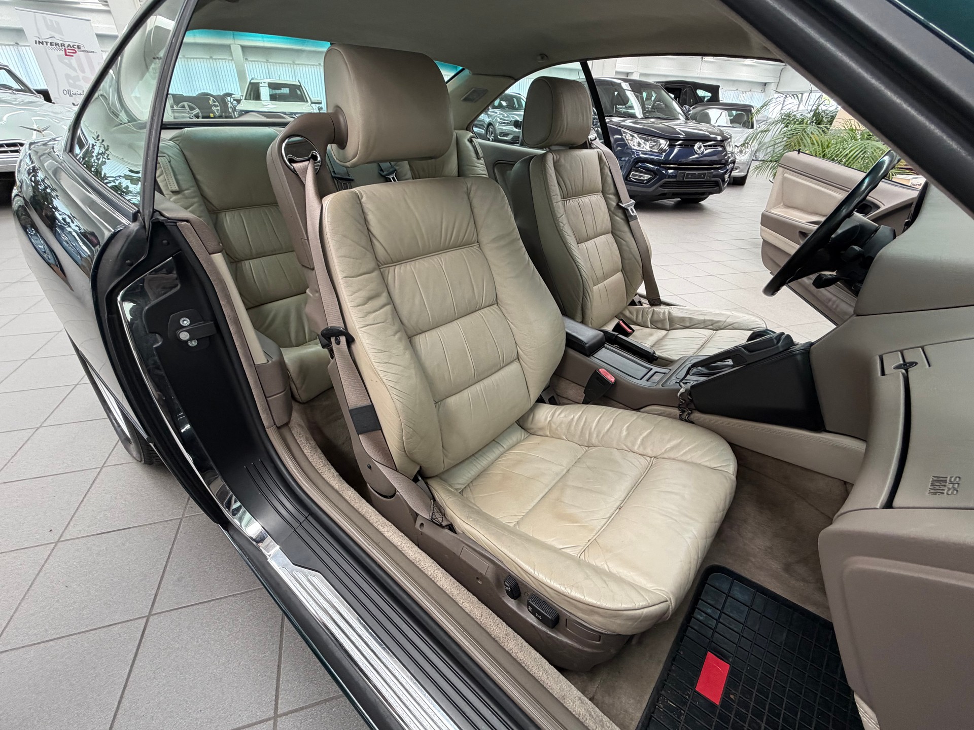 BMW 850CI-image-10