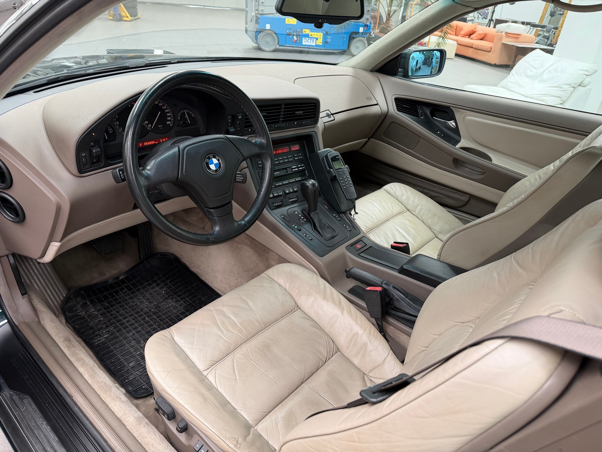 BMW 850CI-image-5