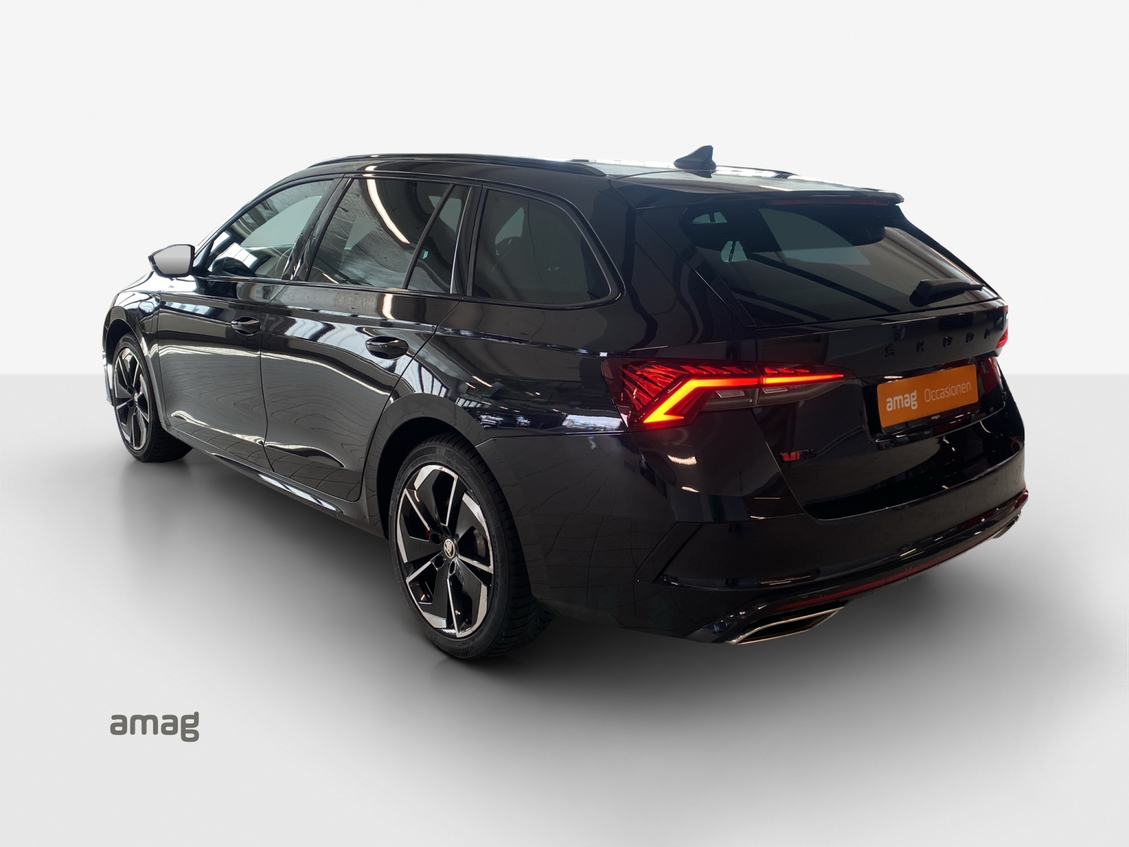 SKODA Octavia Combi 1.4 TSI PHEV DSG RS-image-3