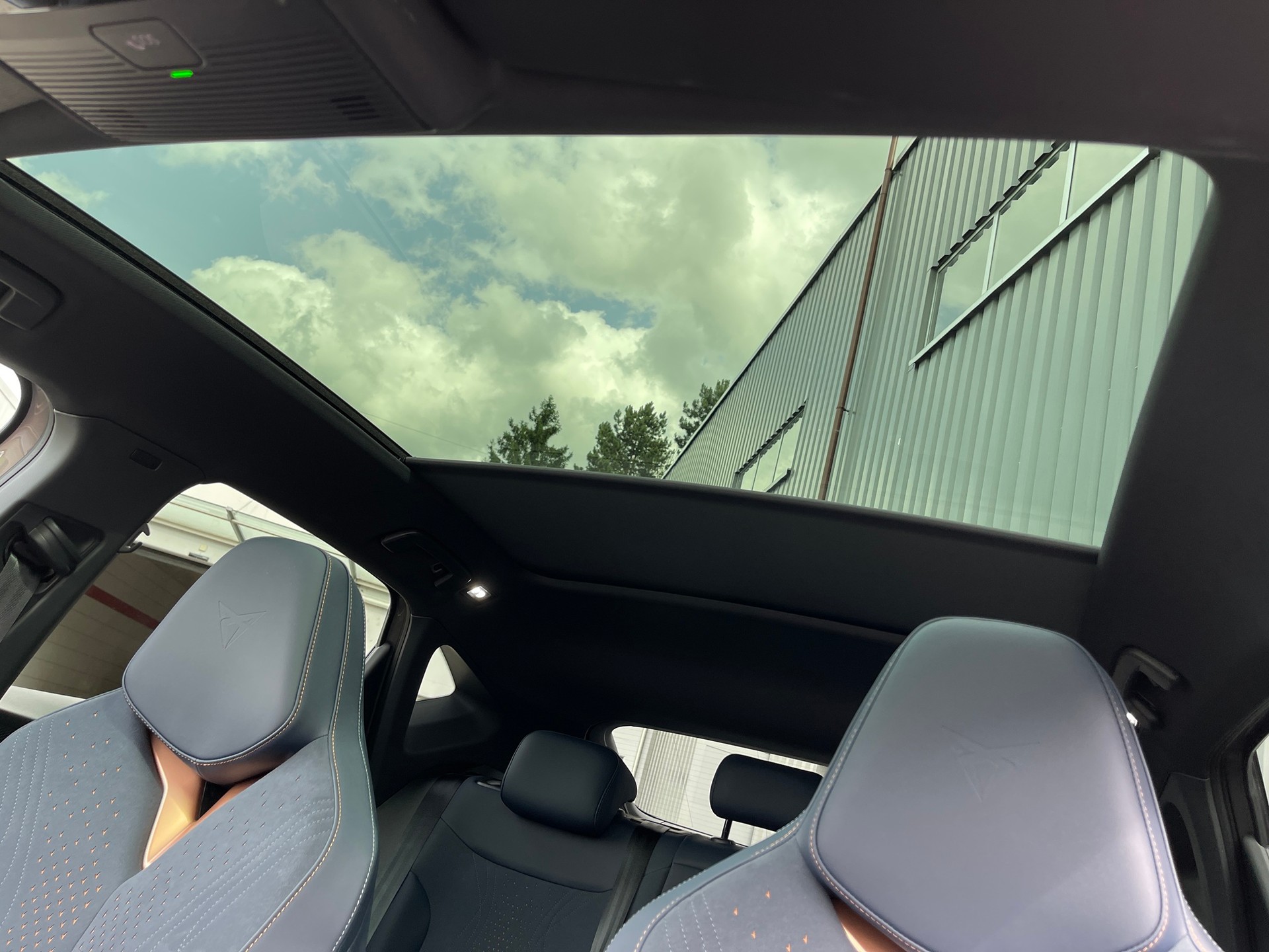CUPRA Tavascan Type 9 77 kWh VZ Adrenaline-image-8