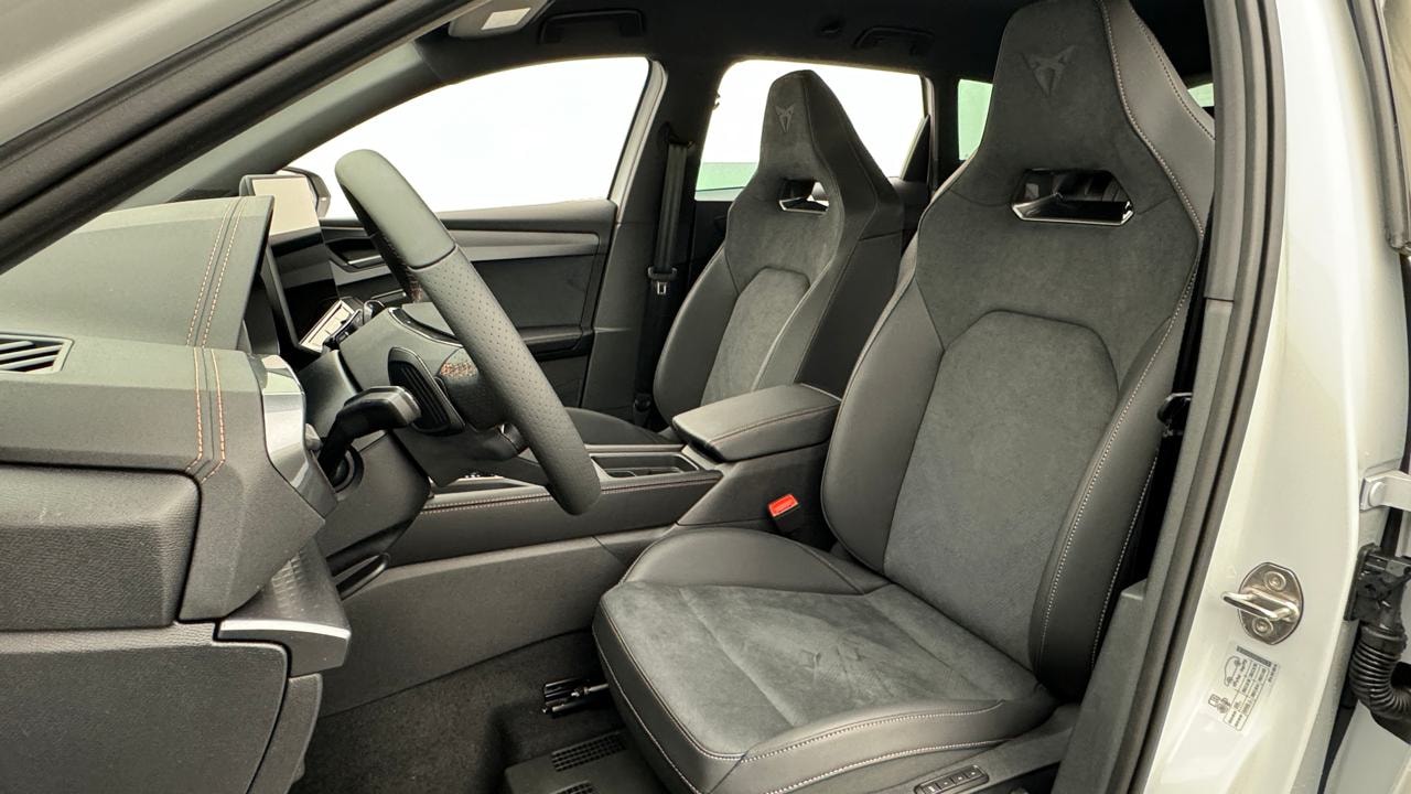CUPRA LEON ST 1.5 e-HYBRID pHEV VZ Black Edition-image-4