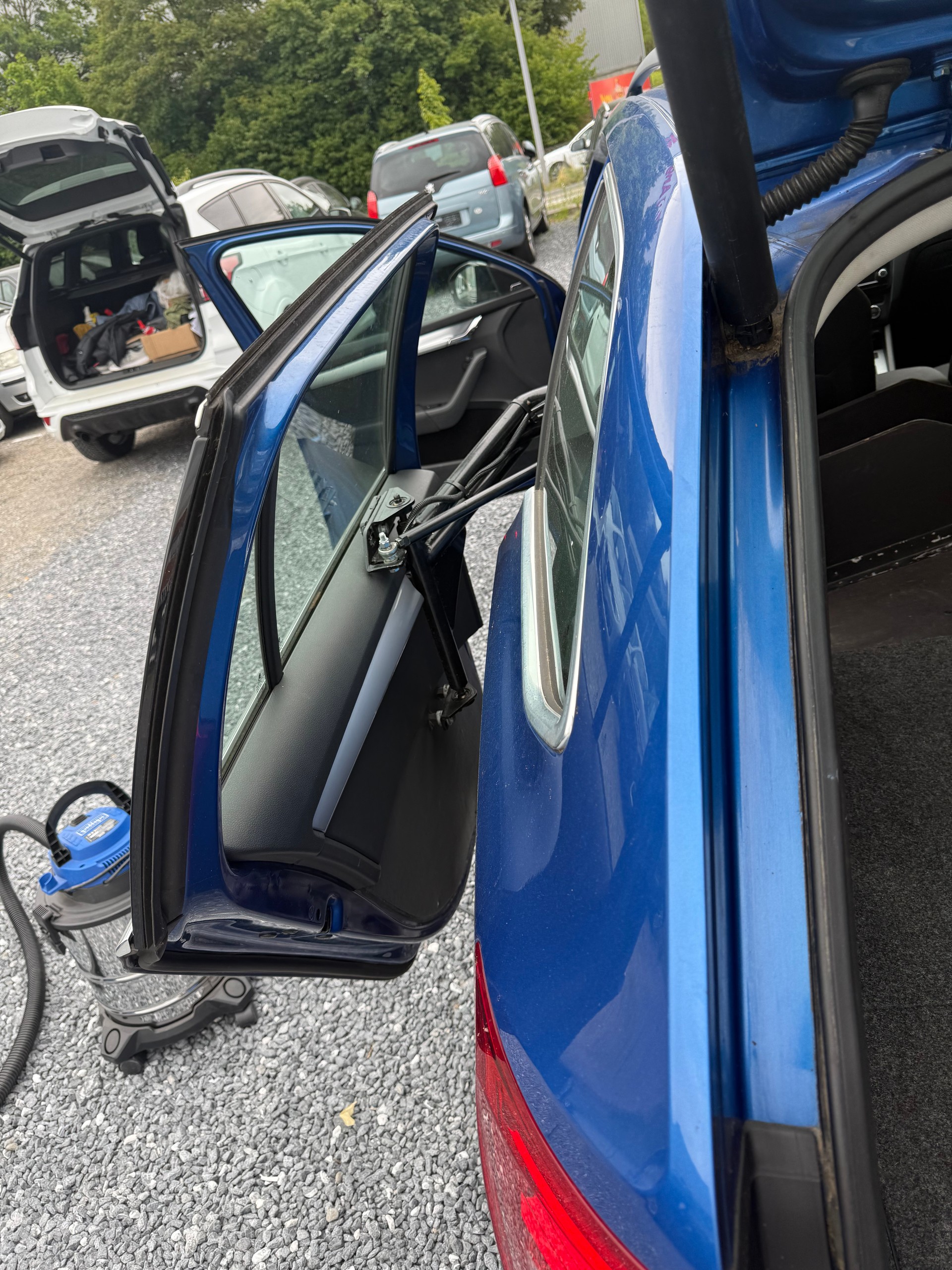 SKODA Octavia Combi 1.8 TSI L&K DSG-image-11