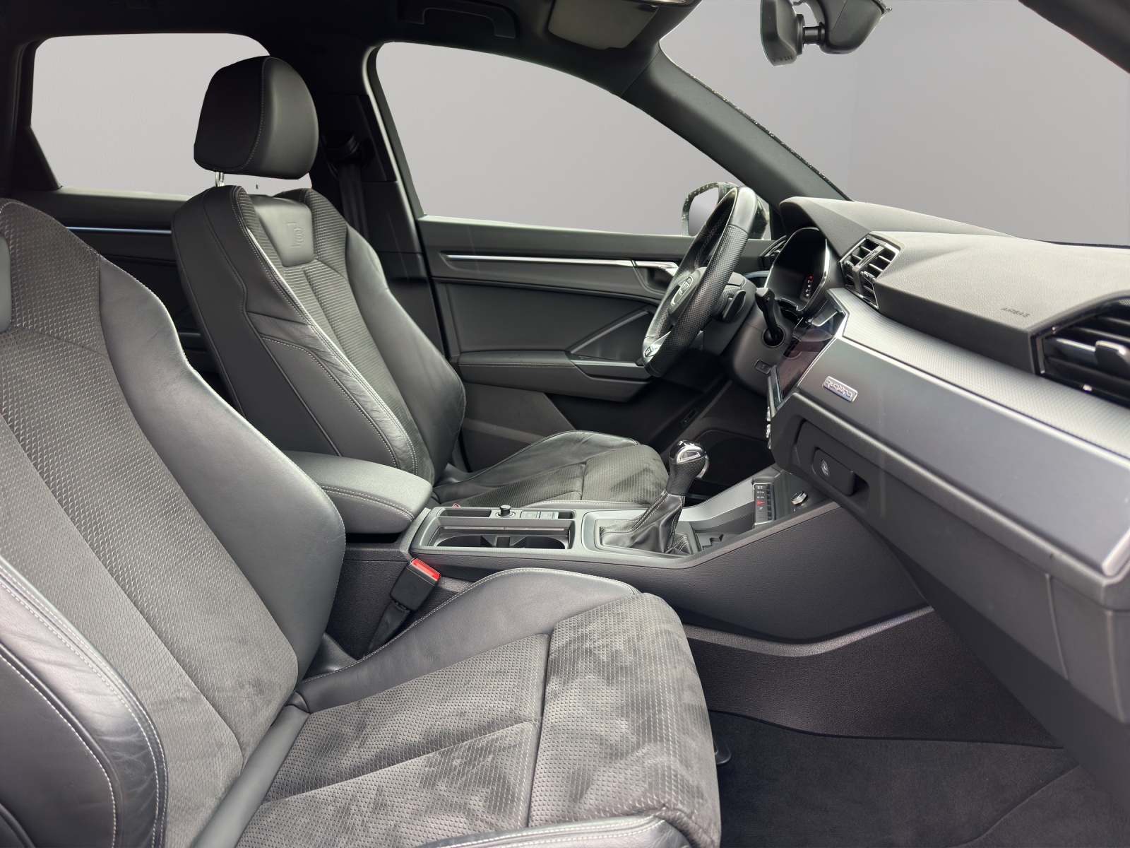 AUDI Q3 40 TDI S line Attraction quattro S-tronic-image-13