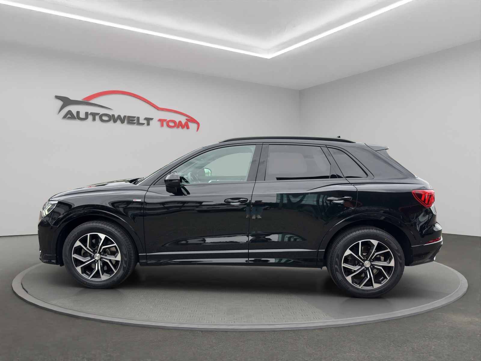 AUDI Q3 40 TDI S line Attraction quattro S-tronic-image-1