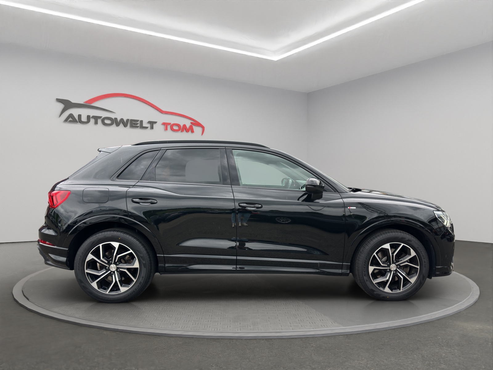 AUDI Q3 40 TDI S line Attraction quattro S-tronic-image-5
