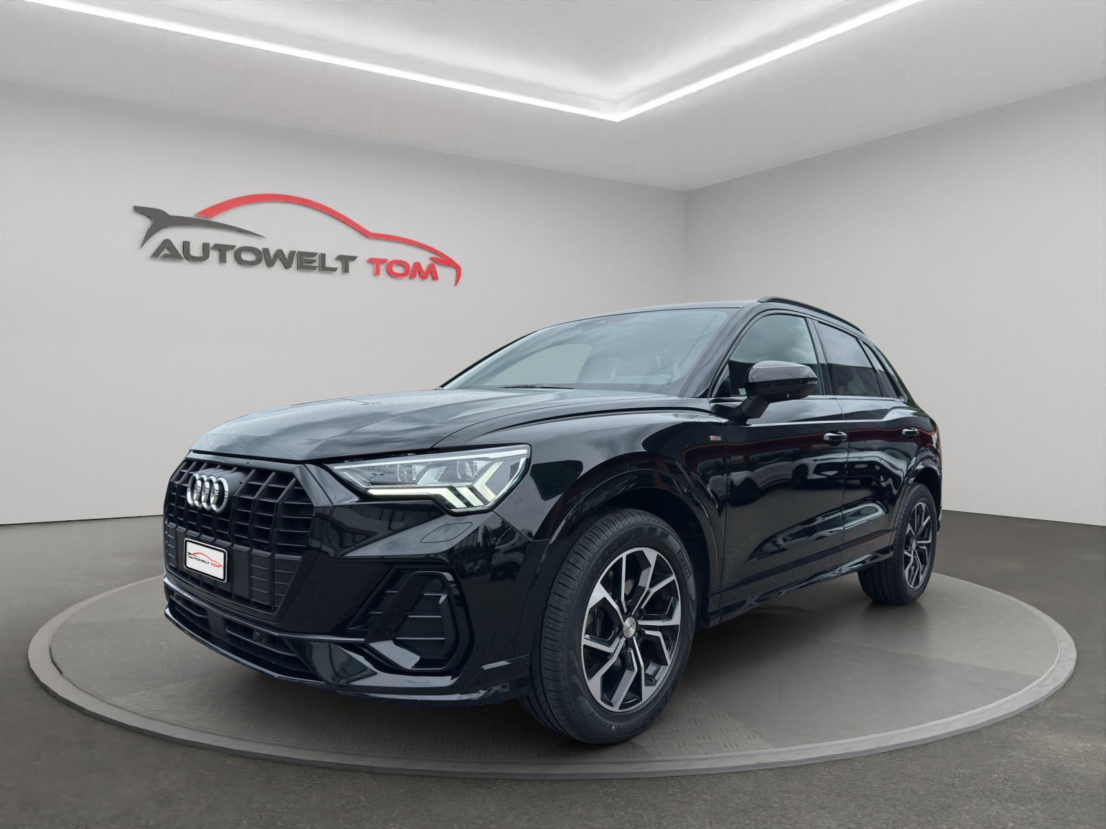 AUDI Q3 40 TDI S line Attraction quattro S-tronic-image-0