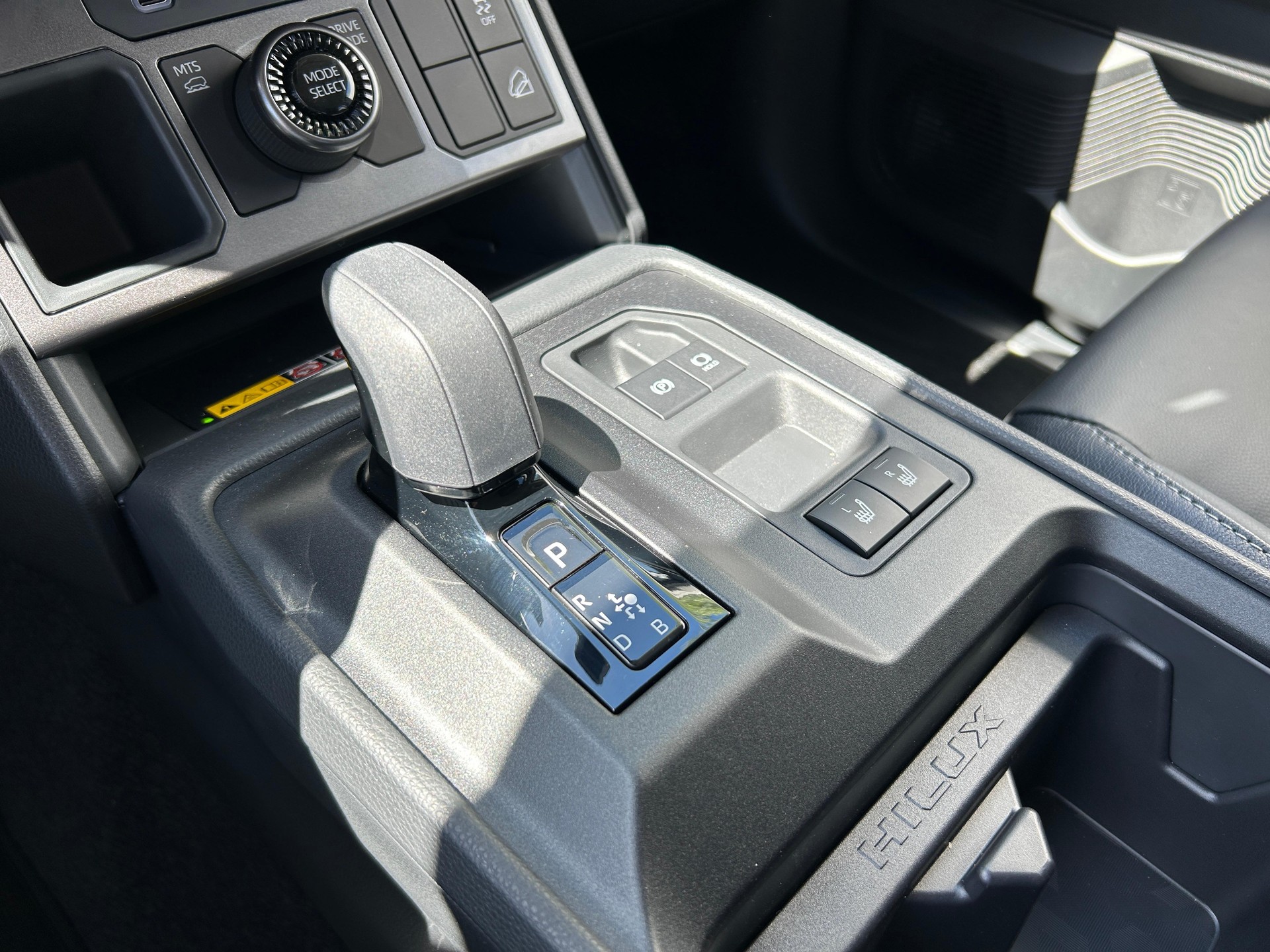 TOYOTA Hilux Double Cab.-Pick-up 59KWh Style-image-12