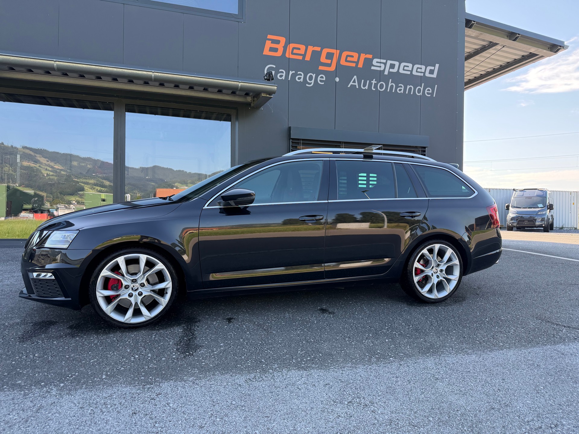 SKODA Octavia Combi 2.0 TSI RS DSG-image-1