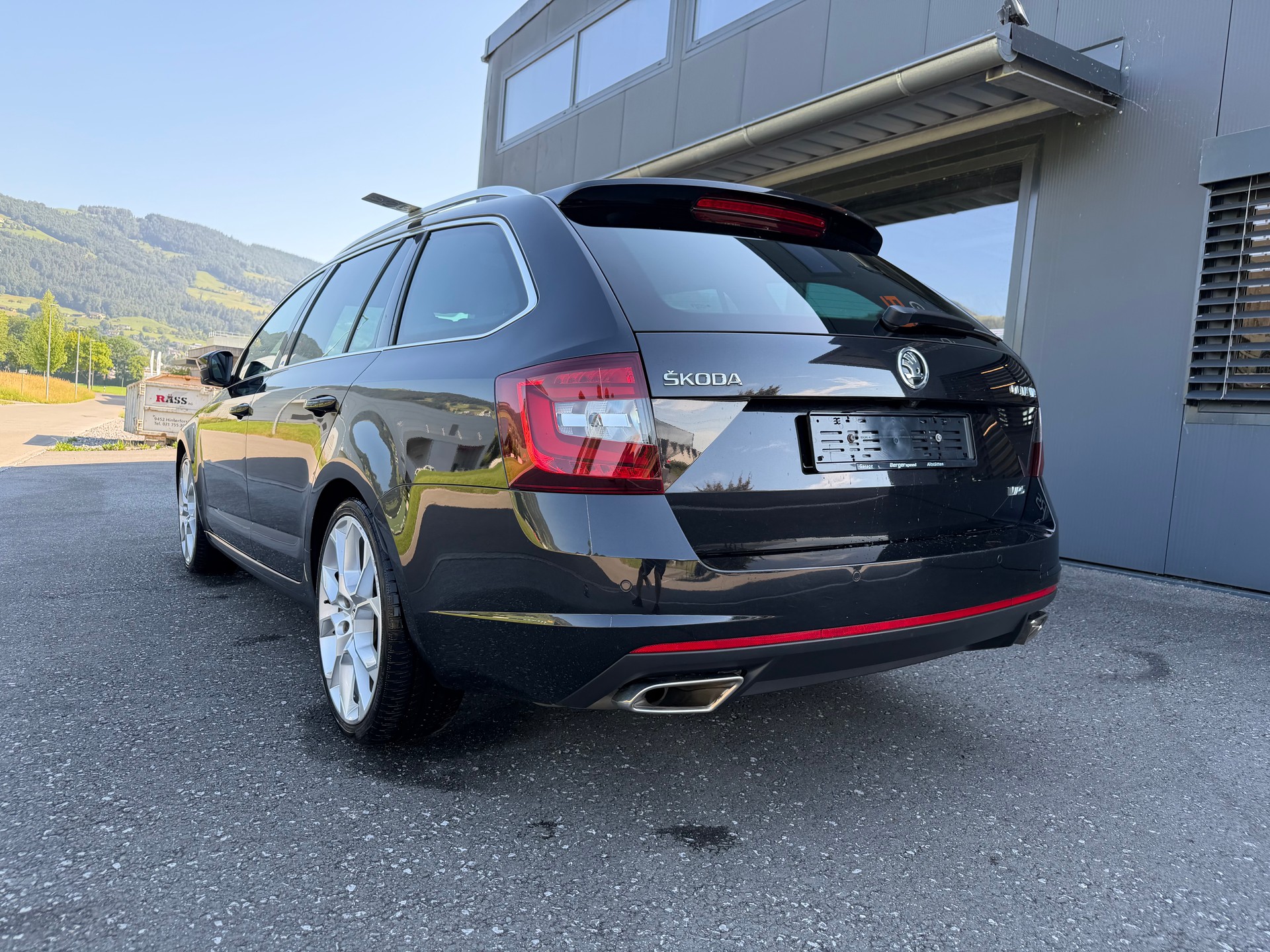 SKODA Octavia Combi 2.0 TSI RS DSG-image-4