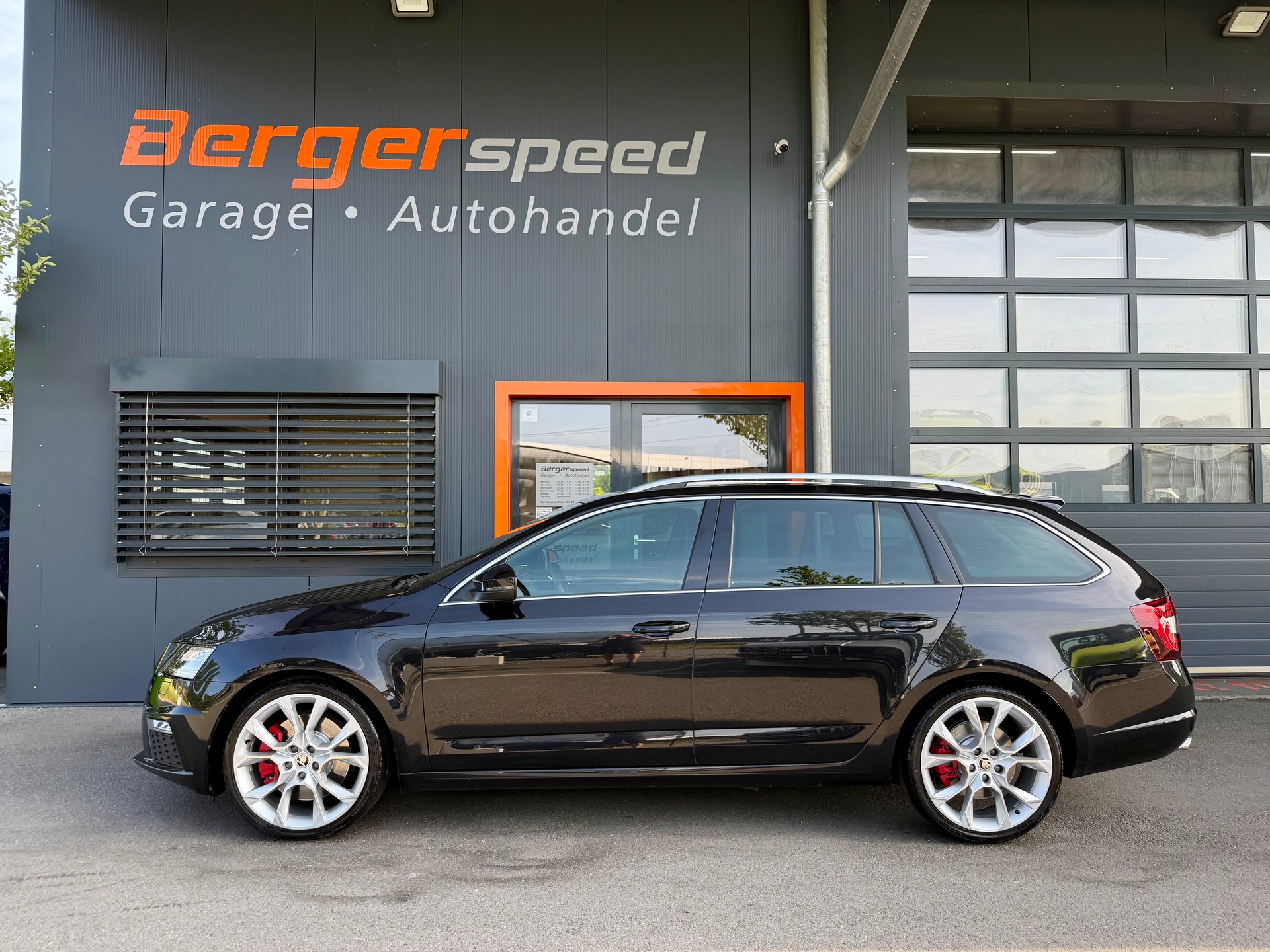 SKODA Octavia Combi 2.0 TSI RS DSG-showroom-element-2