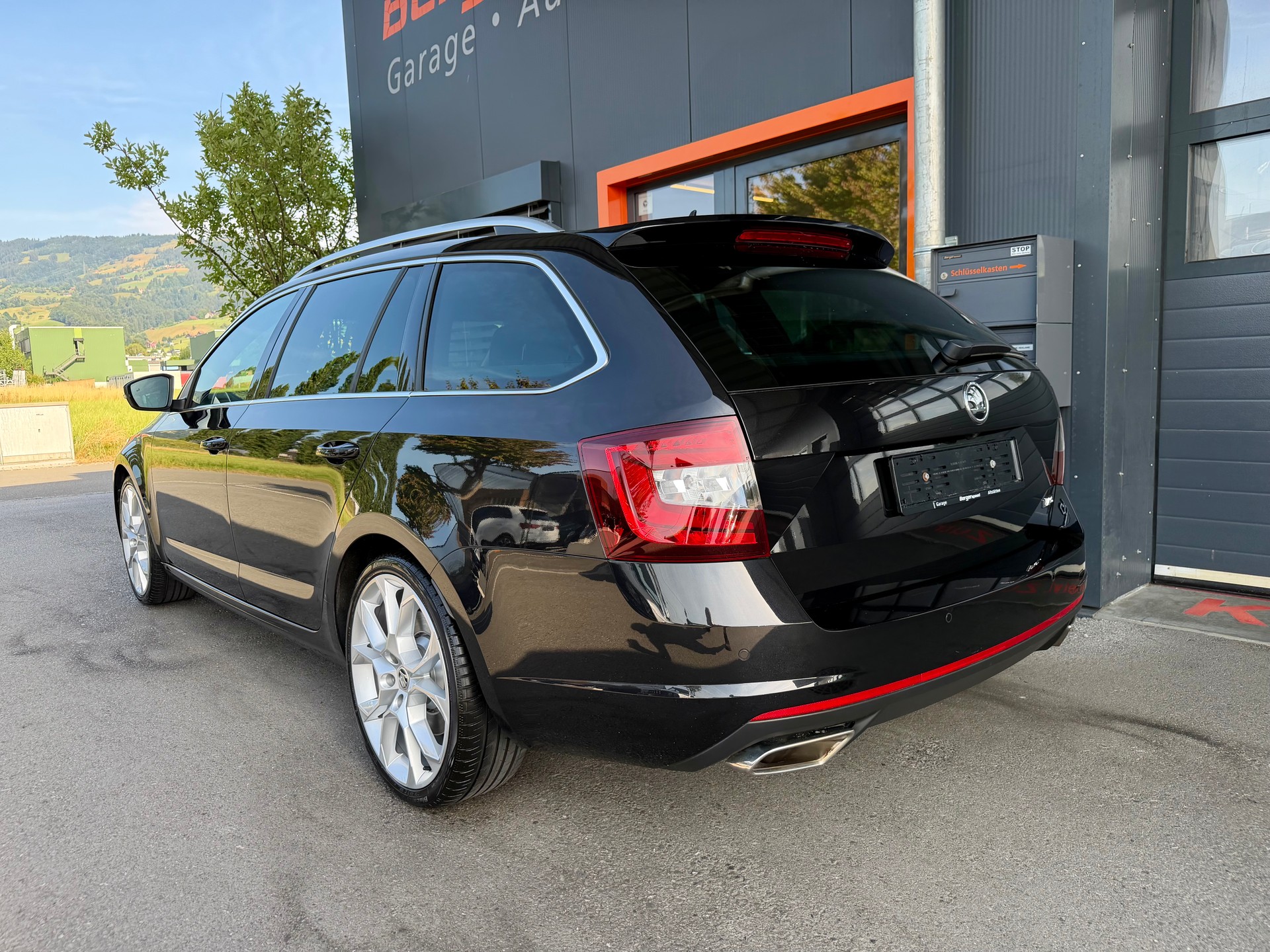 SKODA Octavia Combi 2.0 TSI RS DSG-image-14