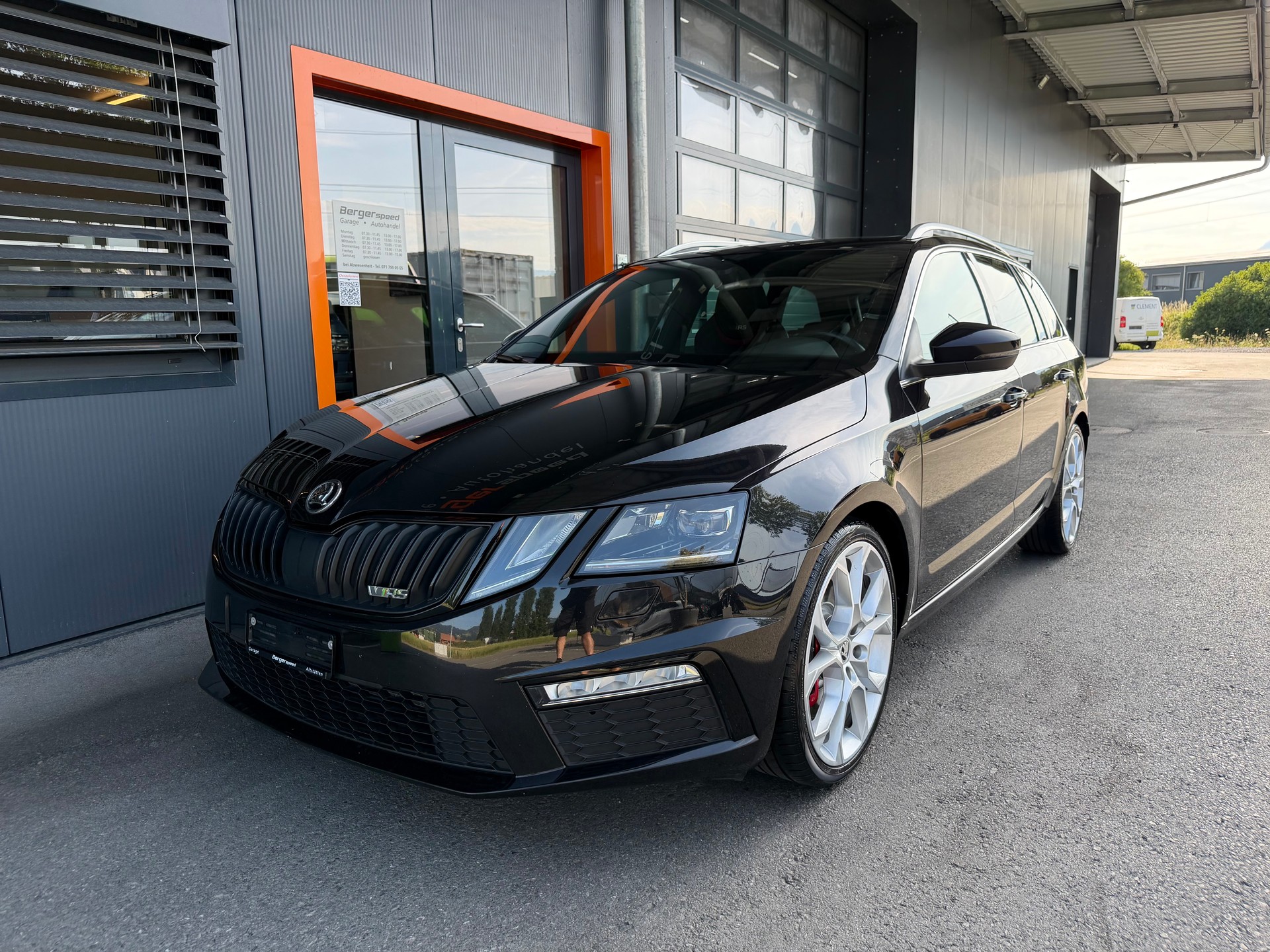 SKODA Octavia Combi 2.0 TSI RS DSG-showroom-element-1