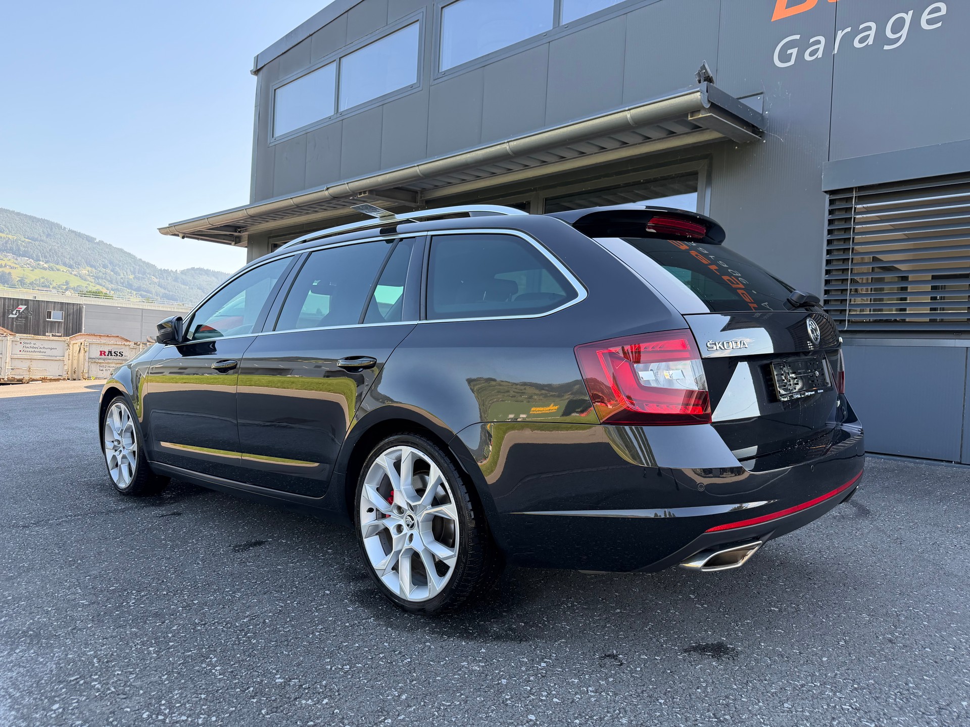 SKODA Octavia Combi 2.0 TSI RS DSG-image-2