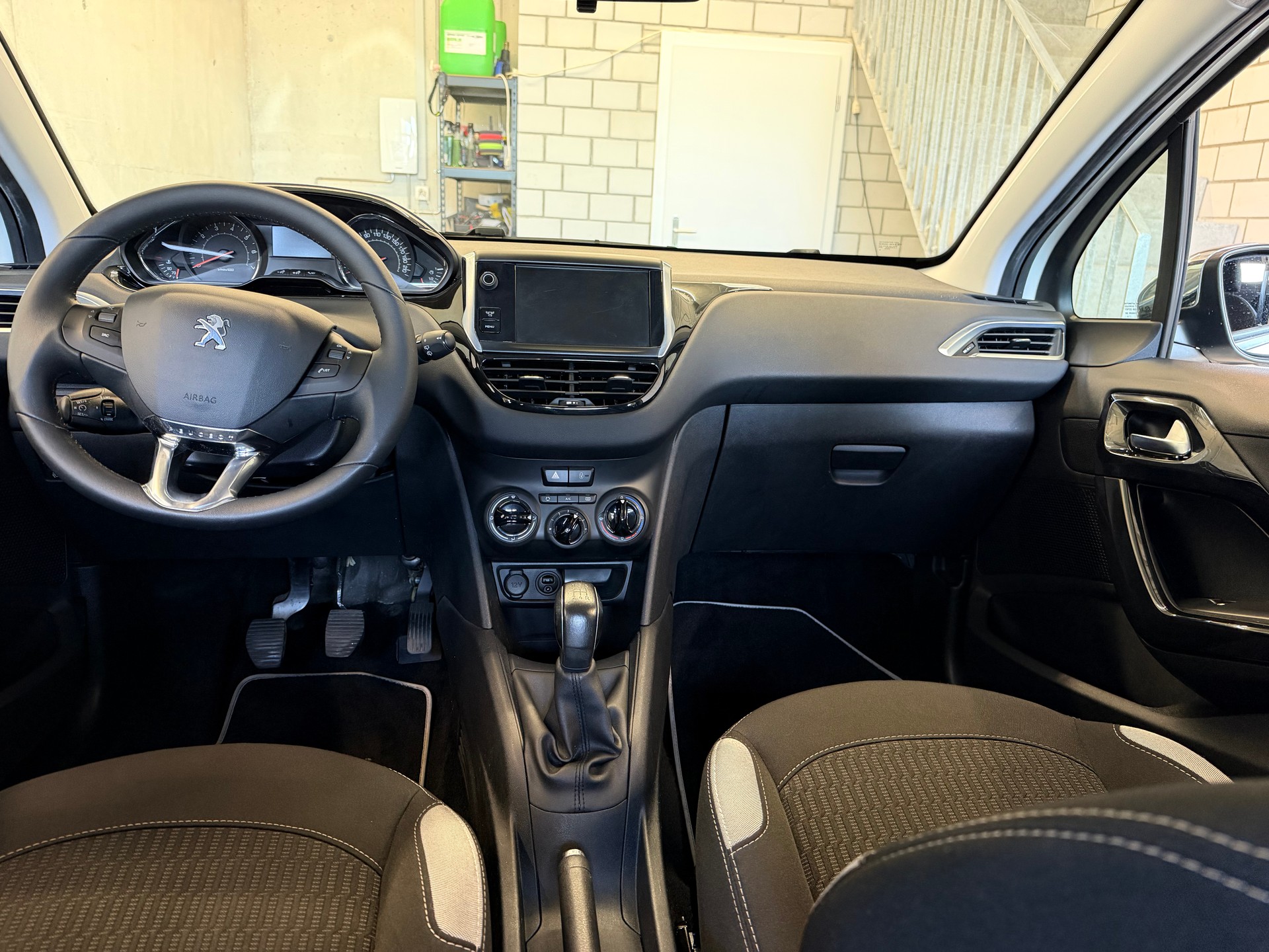 PEUGEOT 208 1.2 VTI Active-image-6