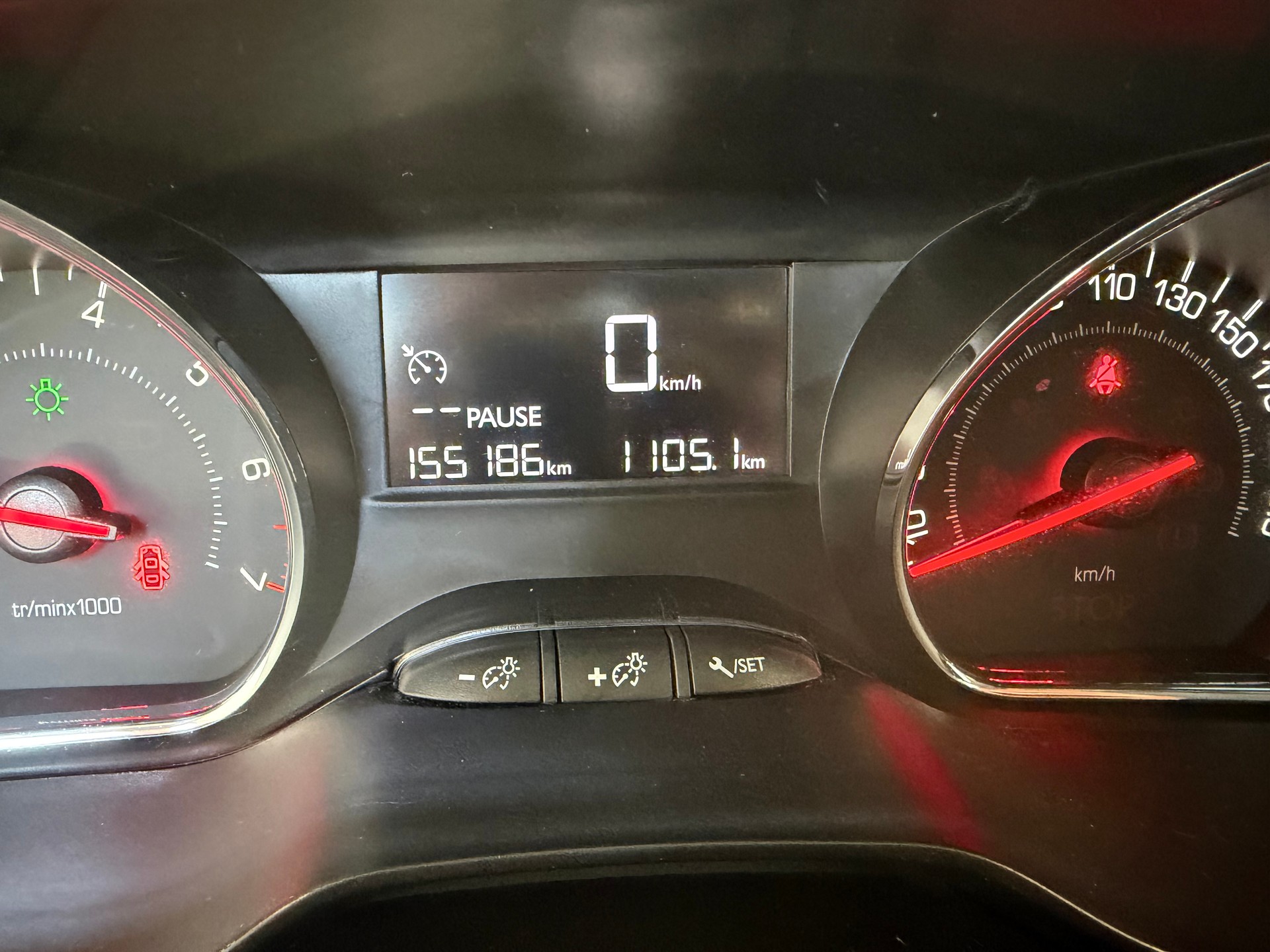 PEUGEOT 208 1.2 VTI Active-image-11