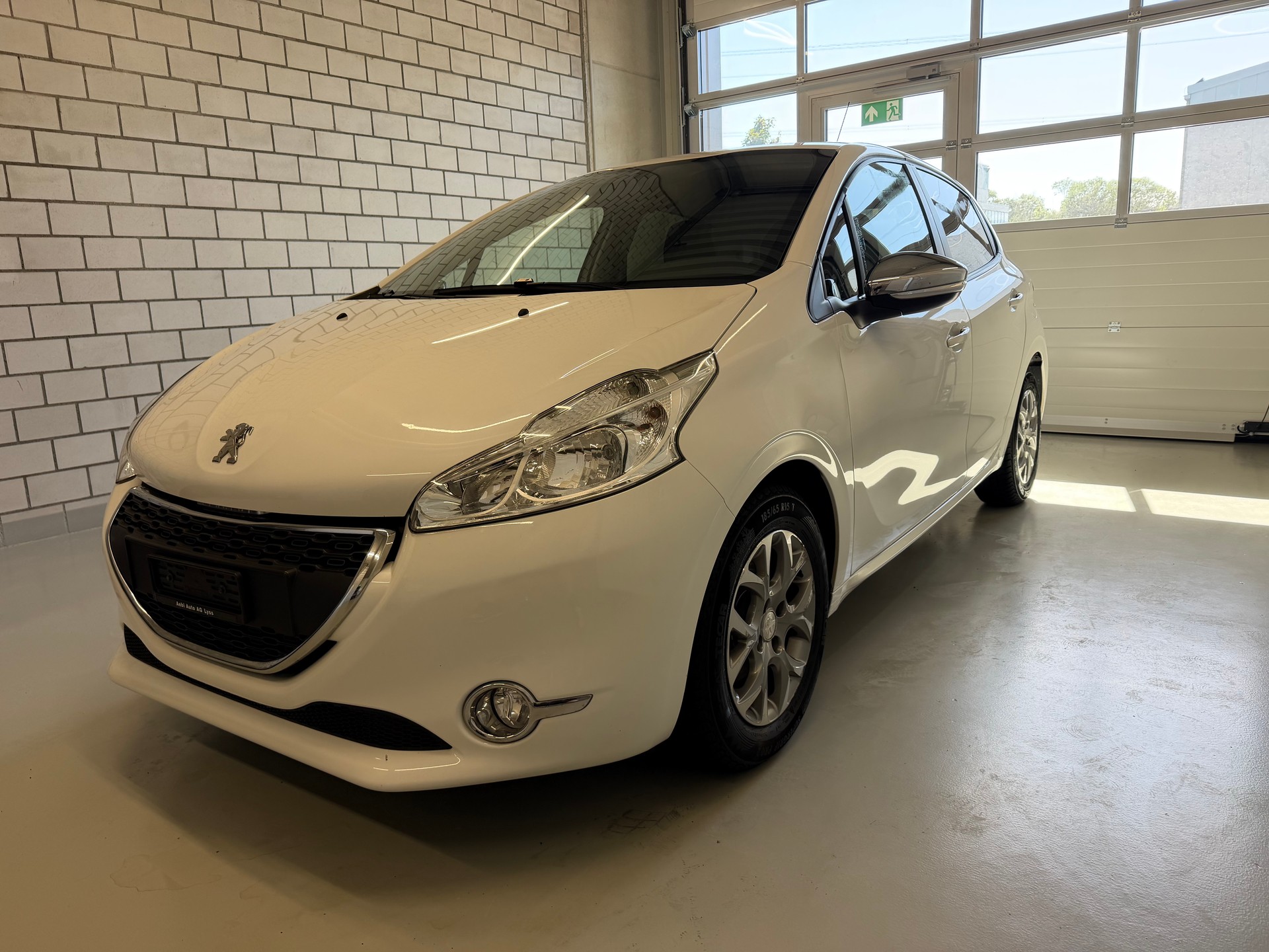 PEUGEOT 208 1.2 VTI Active-image-0