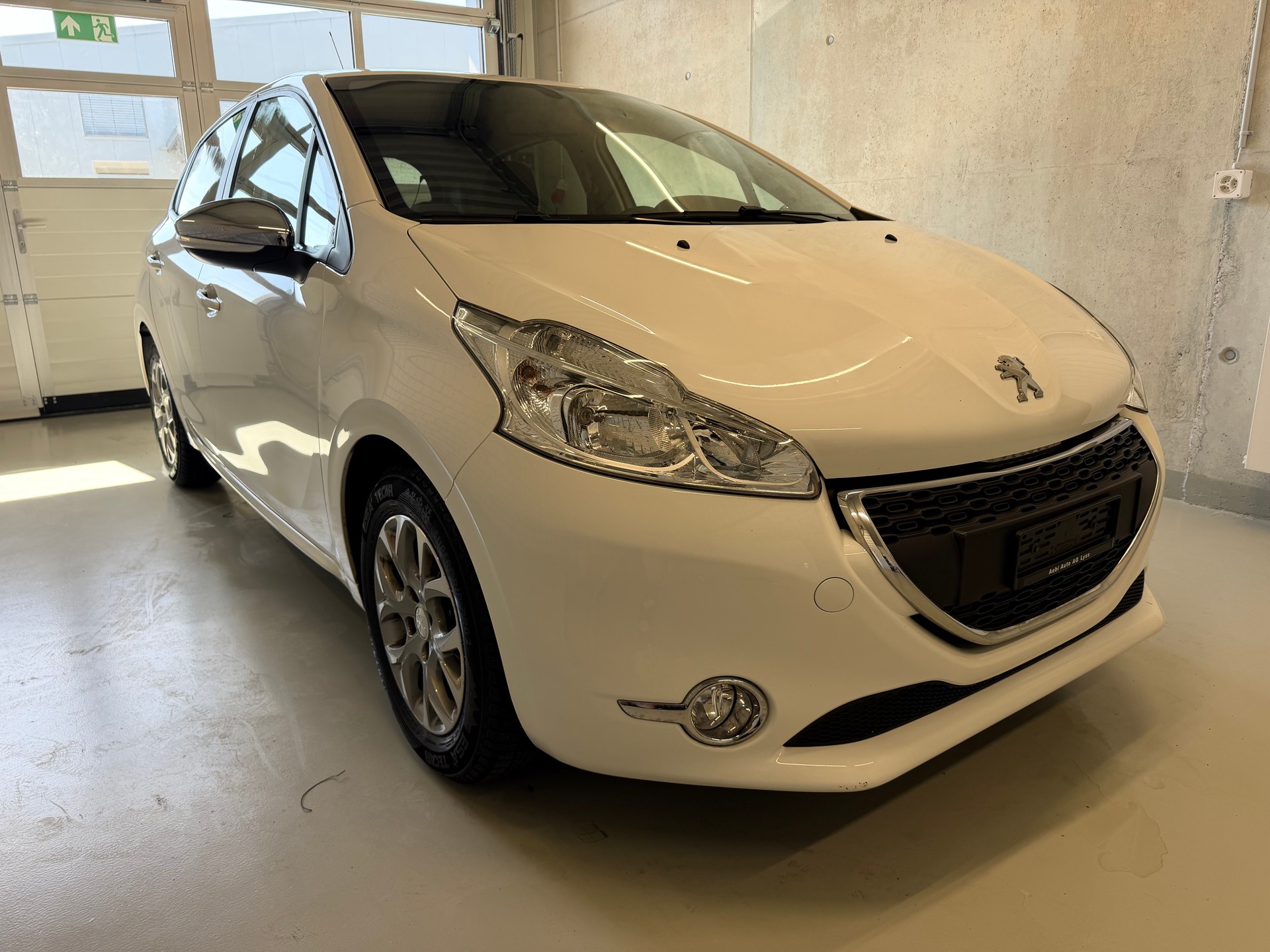 PEUGEOT 208 1.2 VTI Active-image-1