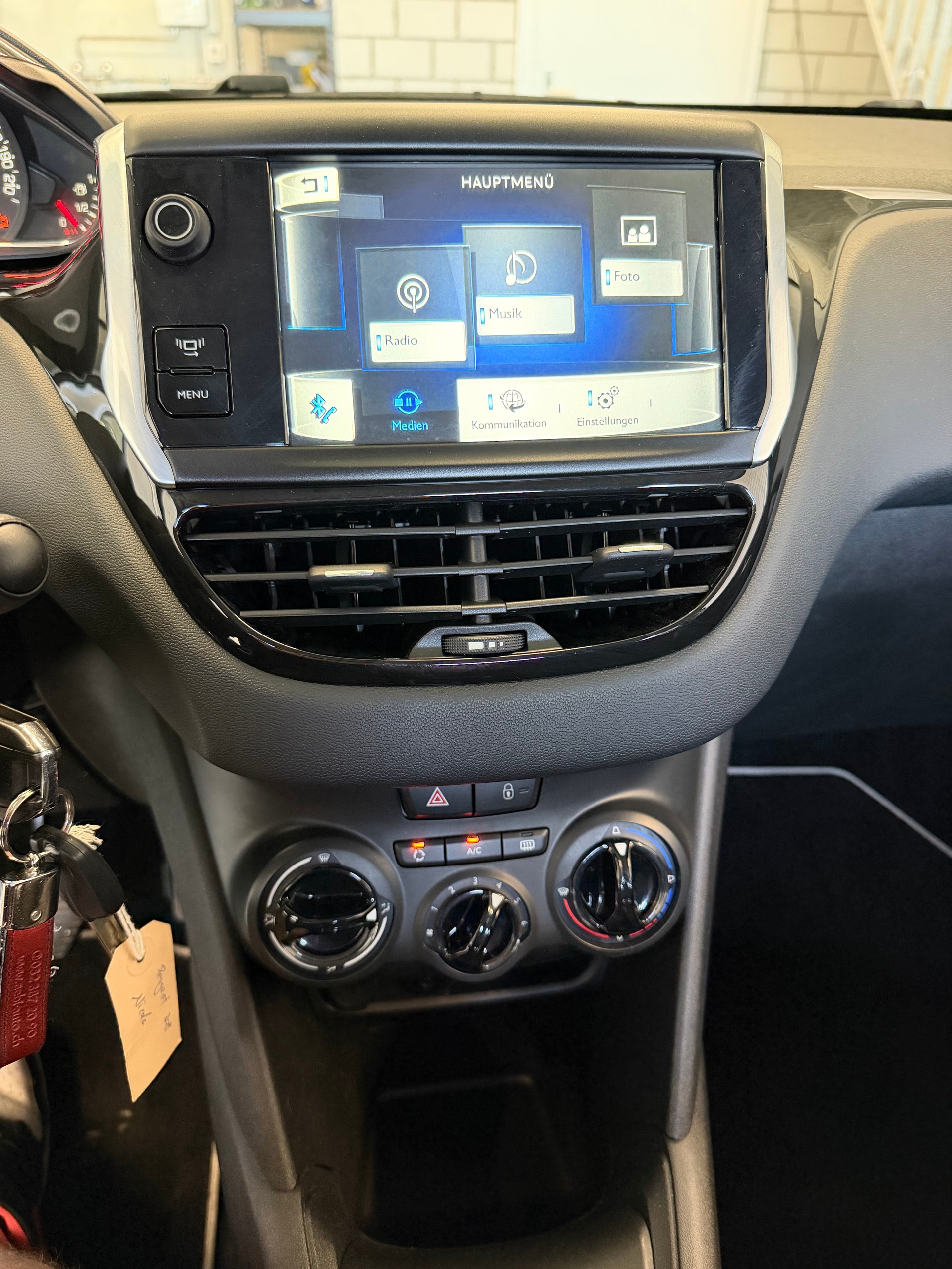 PEUGEOT 208 1.2 VTI Active-image-10
