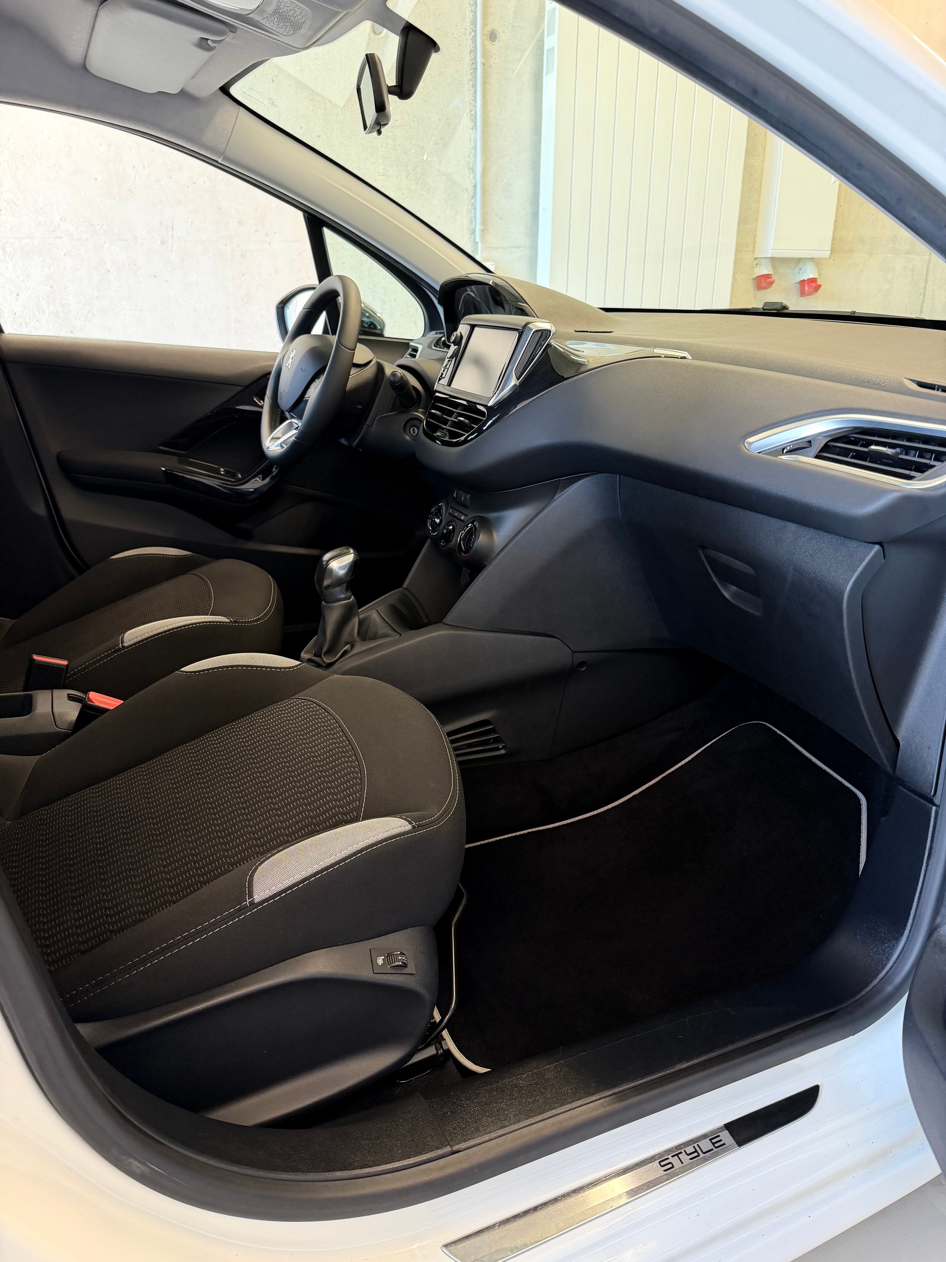 PEUGEOT 208 1.2 VTI Active-image-5