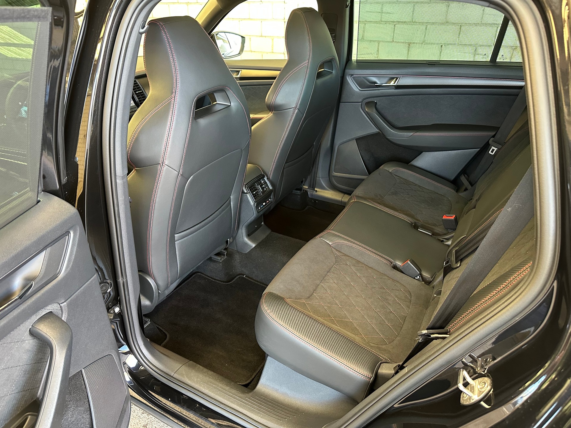 SKODA Kodiaq 2.0 TSI RS 245PS 4x4 DSG **Top-Ausstattung**-image-6
