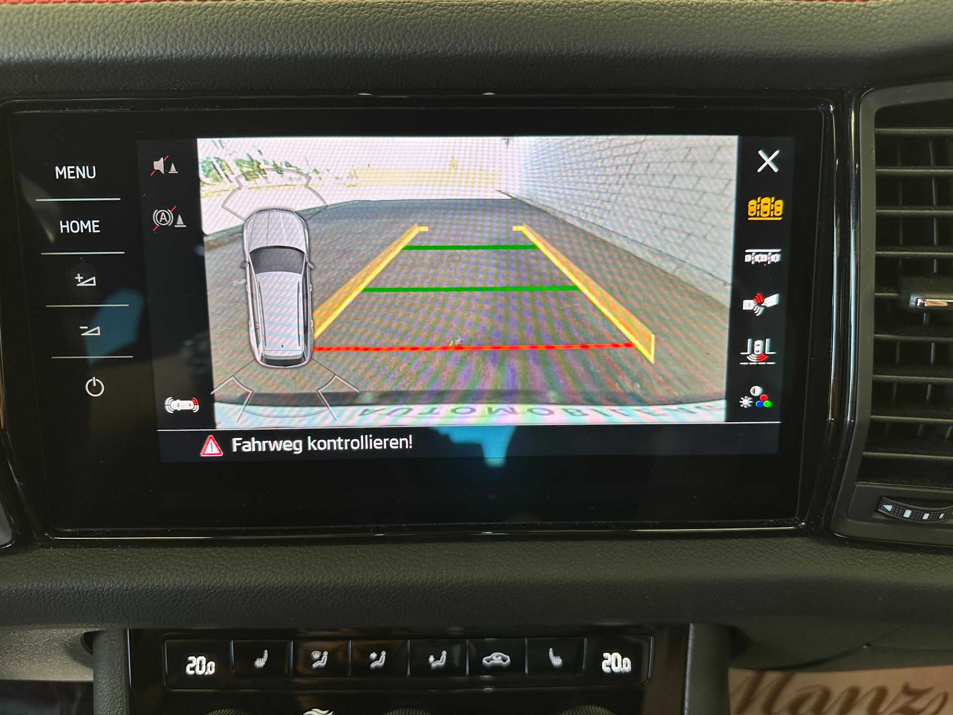 SKODA Kodiaq 2.0 TSI RS 245PS 4x4 DSG **Top-Ausstattung**-image-11