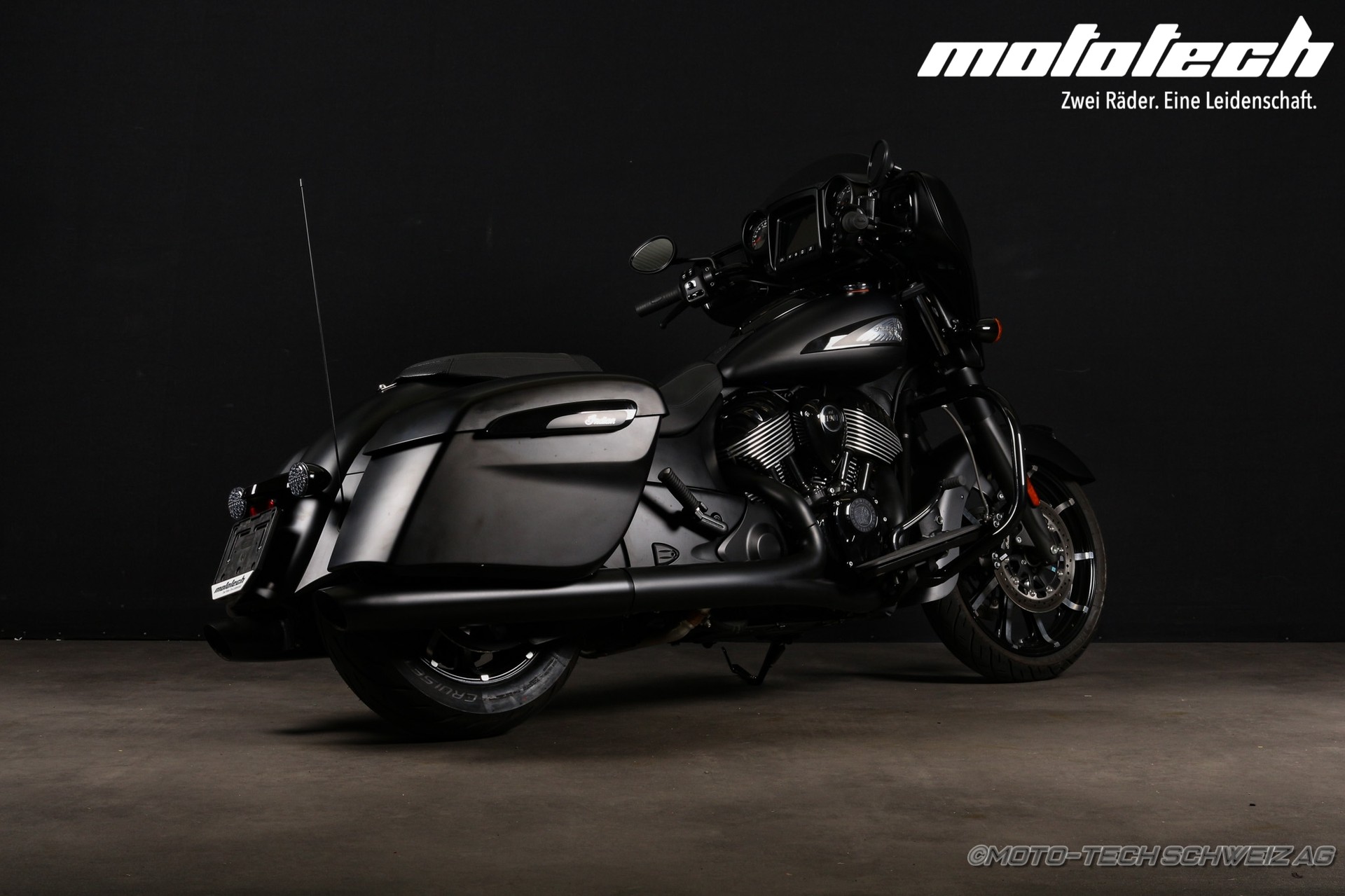 INDIAN Chieftain Dark Horse-showroom-element-2