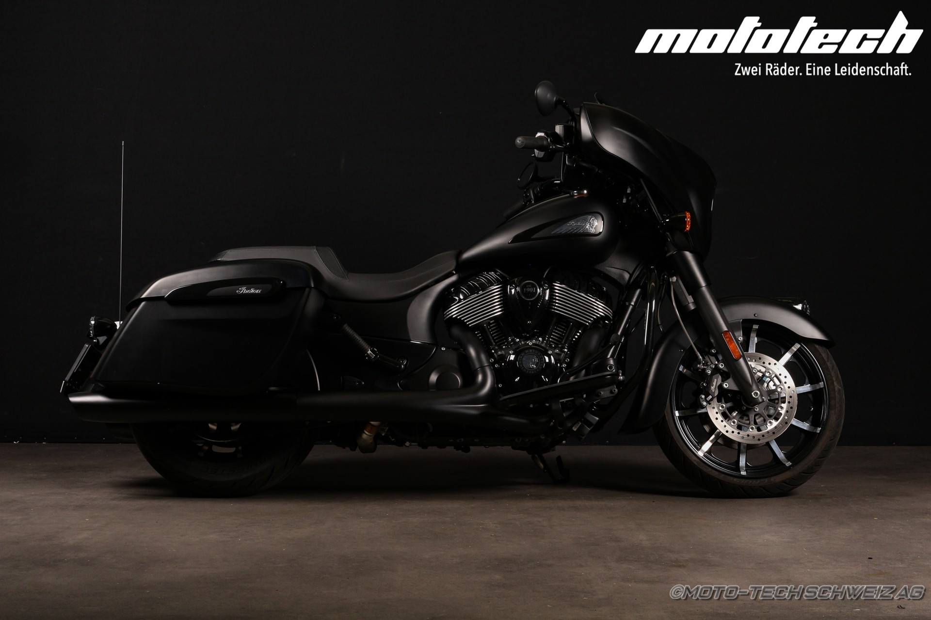 INDIAN Chieftain Dark Horse-showroom-element-1