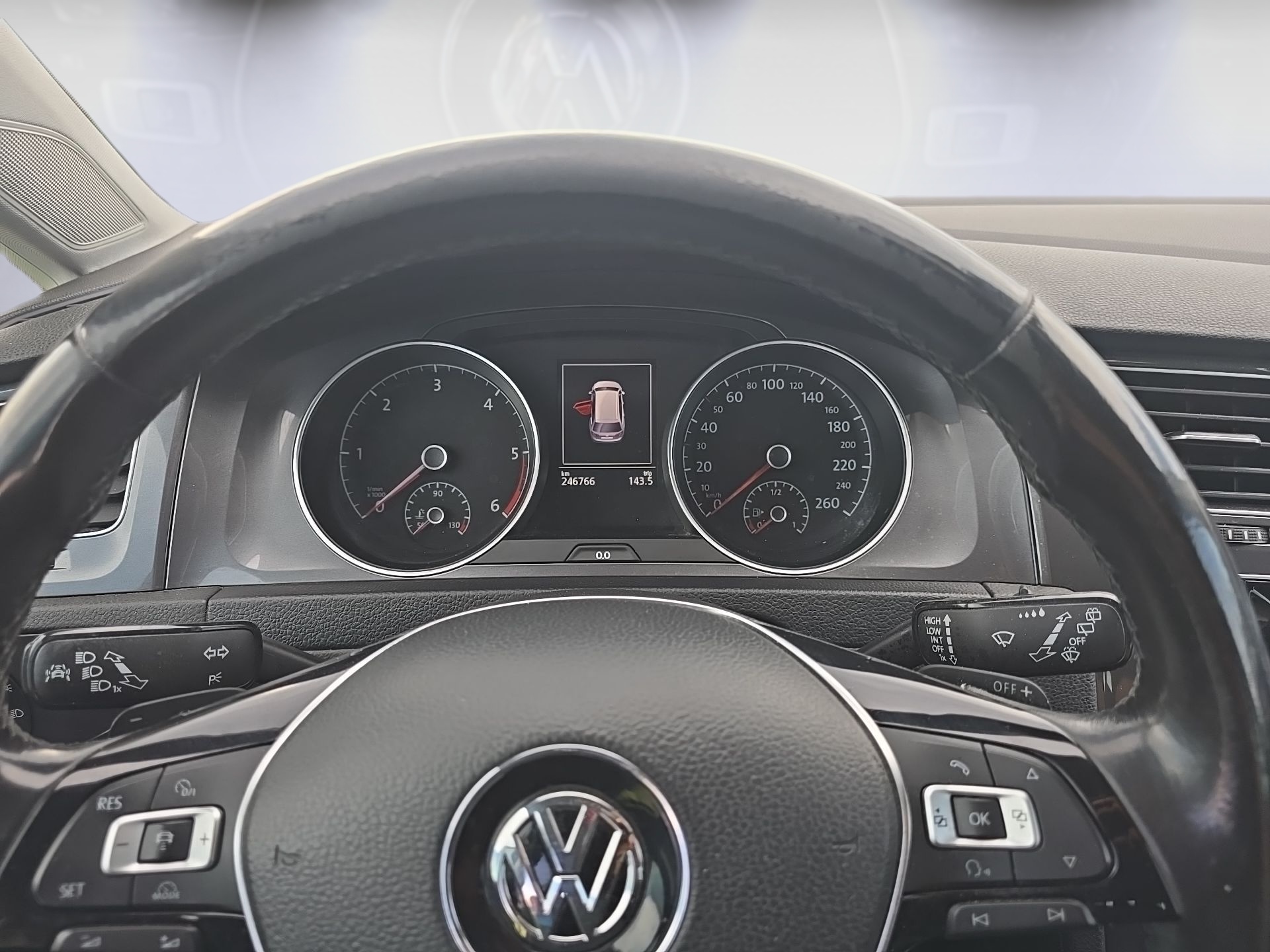 VW Golf 2.0 TDI Alltrack 4Motion-image-13